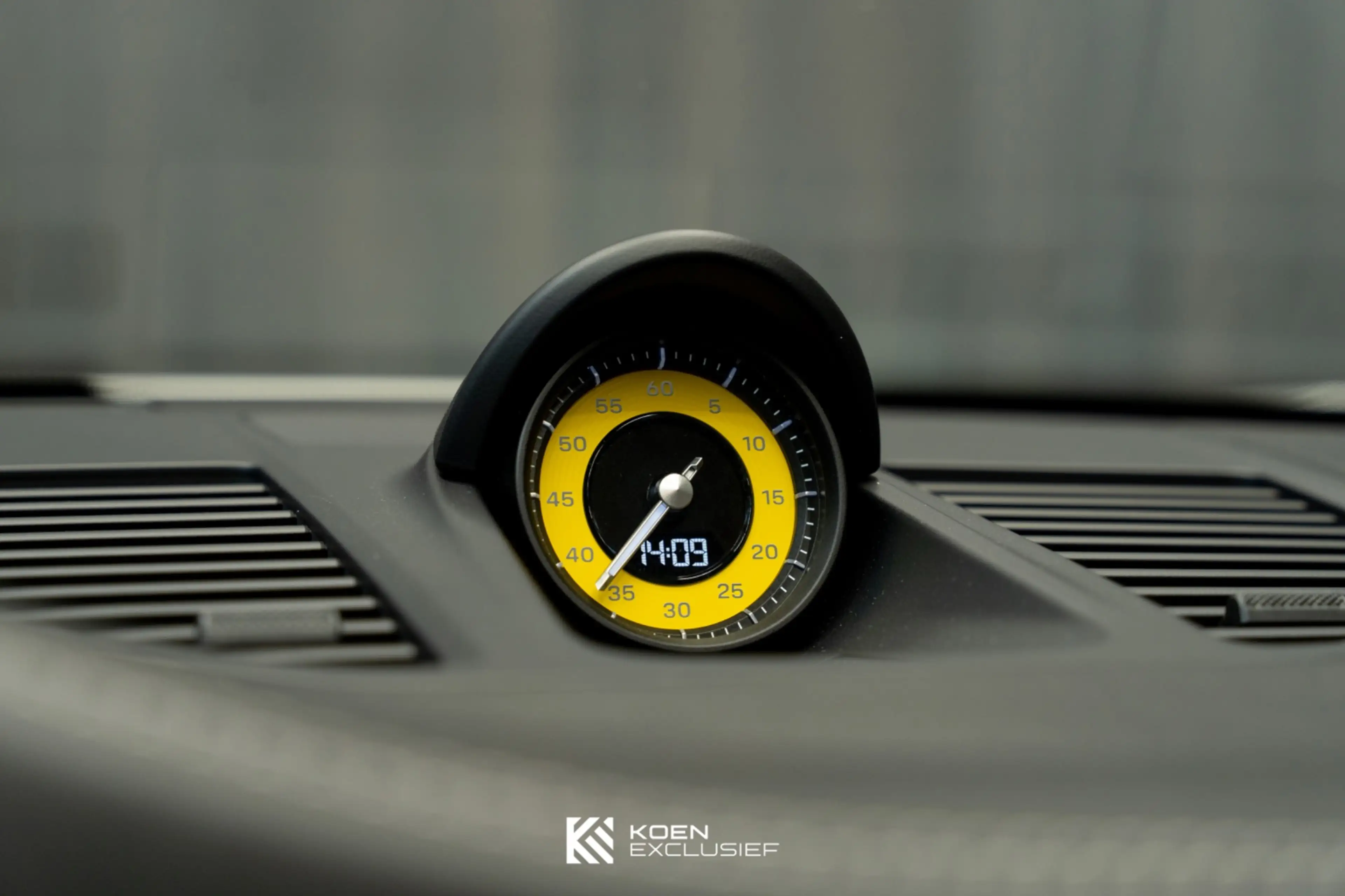 Porsche 992 Cabrio 992 3.0 Carrera 4 S Km-stand 25999 — photo 28
