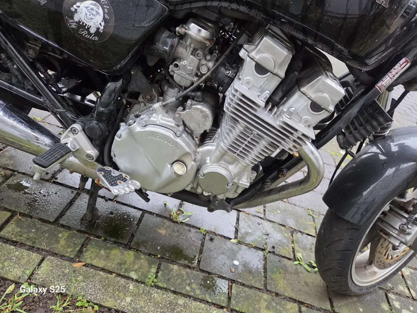 Honda CB 750 Negro - 2