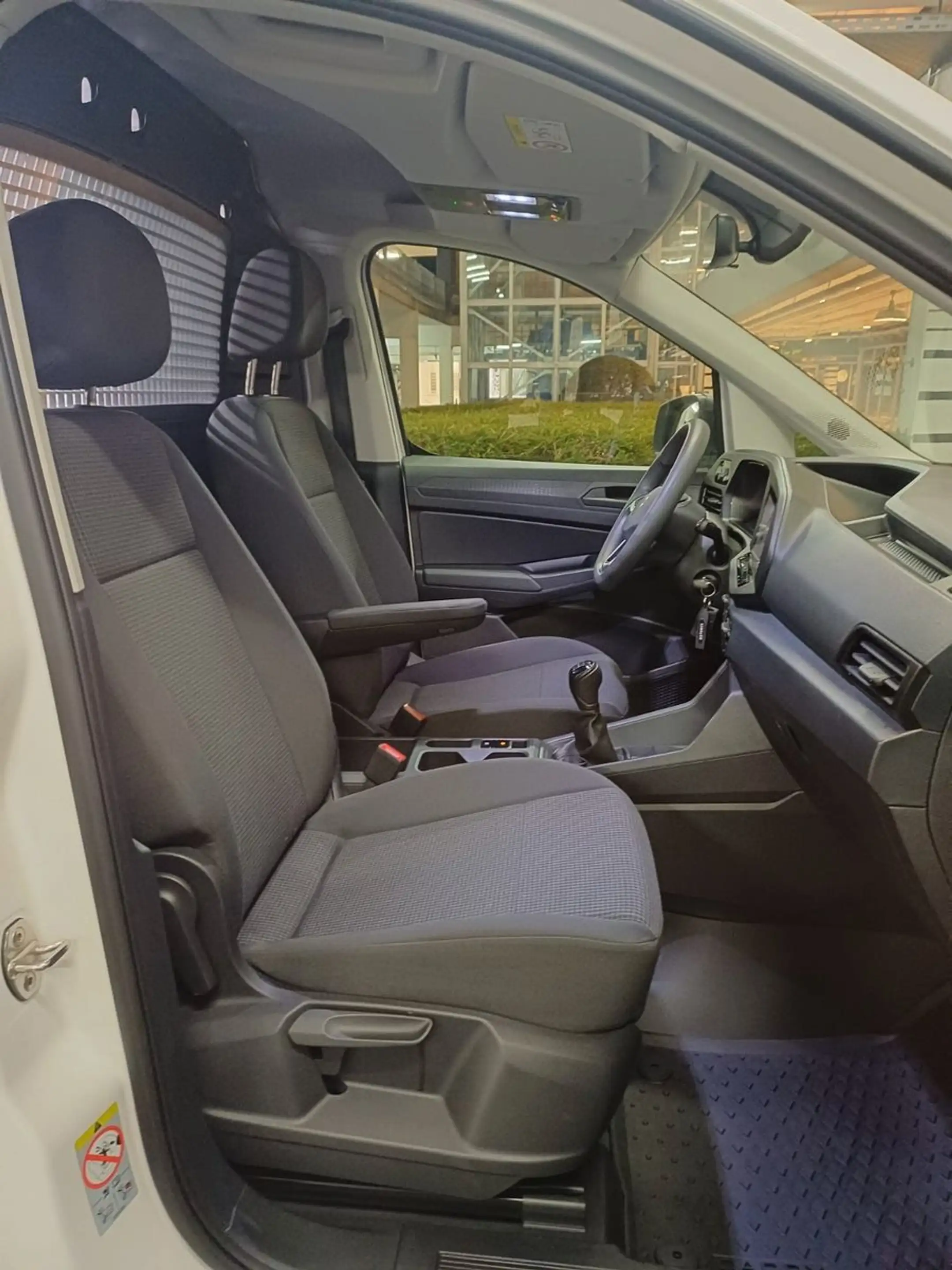 Volkswagen Caddy Cargo 2.0, Kamera, Klima, Navi, Temp, PDC — photo 9