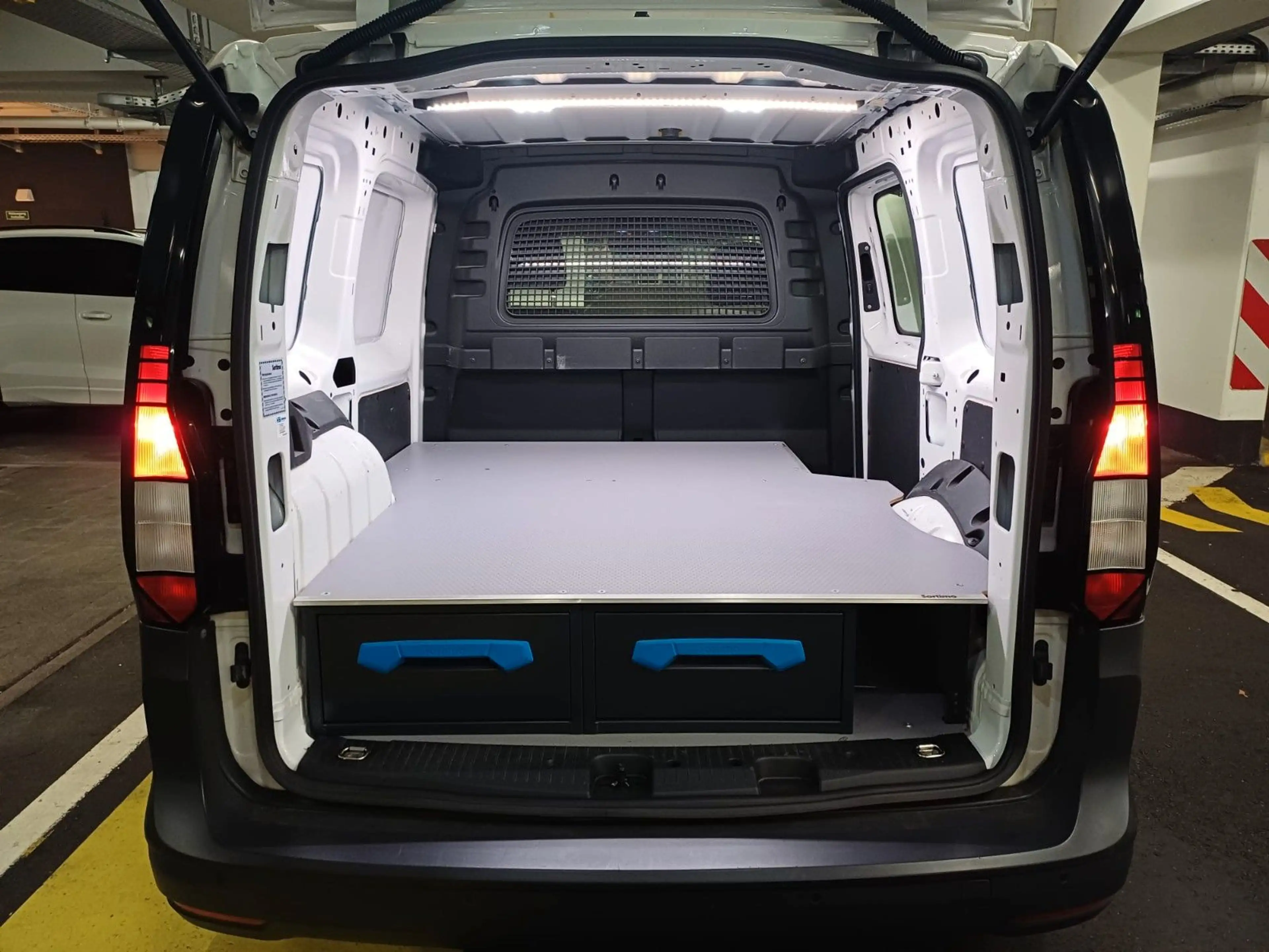 Volkswagen Caddy Cargo 2.0, Kamera, Klima, Navi, Temp, PDC — photo 13