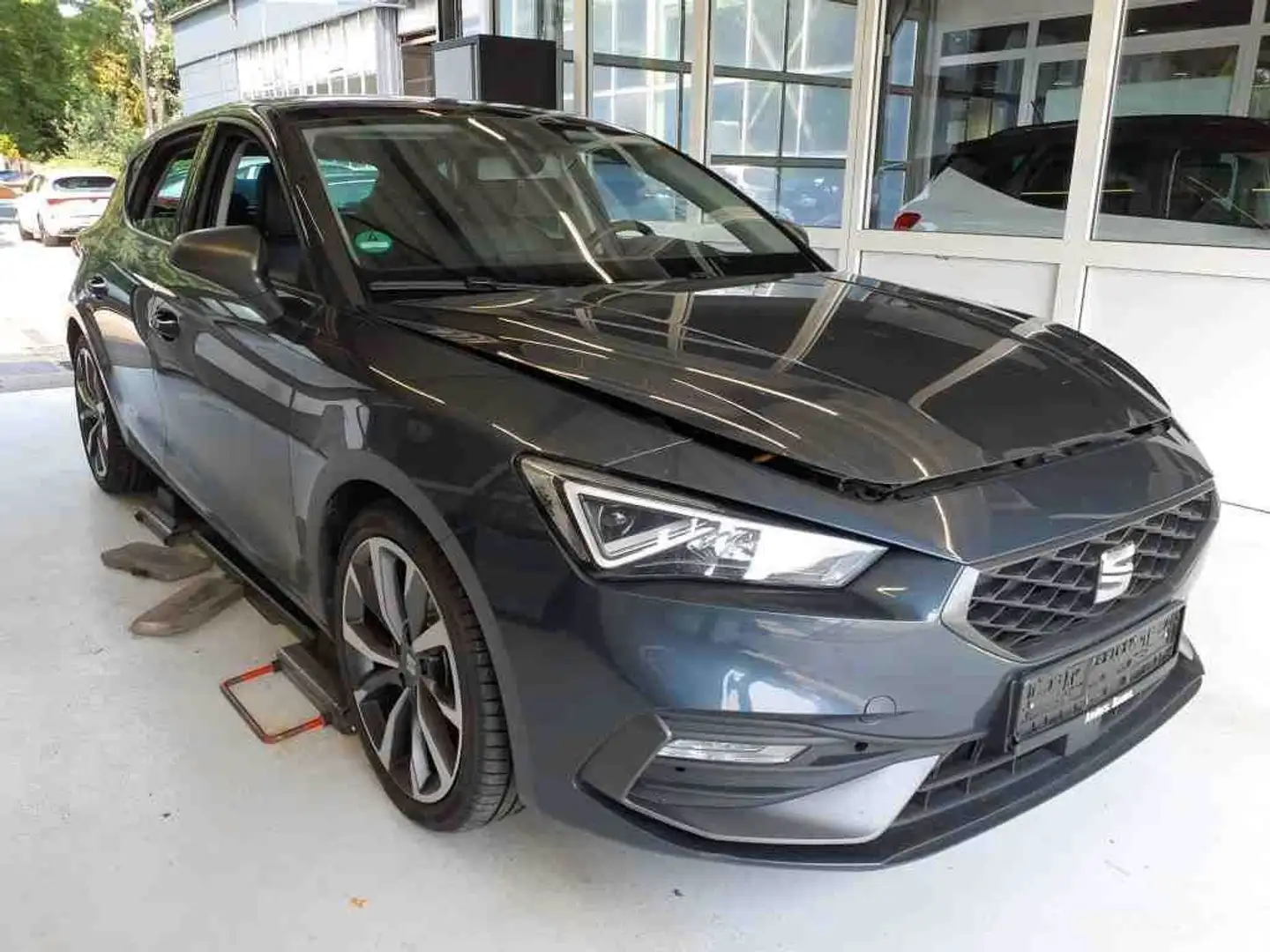SEAT Leon FR 2.0TSI DSG LED Full Link SHZ ACC Pano Grau - 2