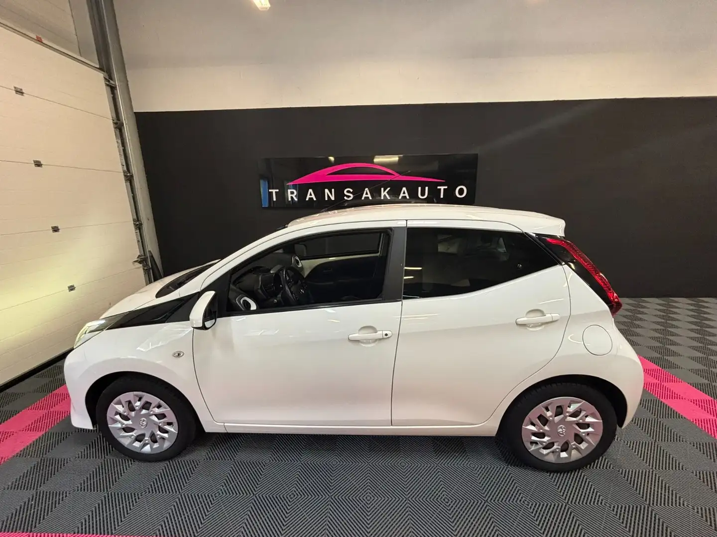 Toyota Aygo x-trend Blanc - 2