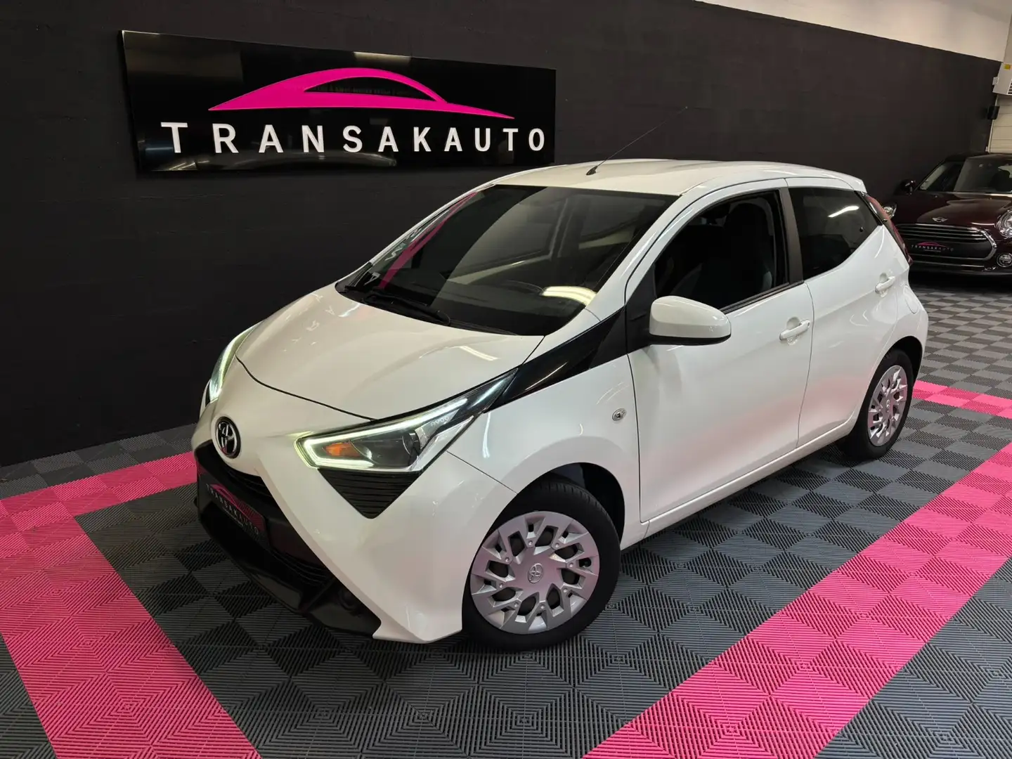 Toyota Aygo x-trend Blanc - 1