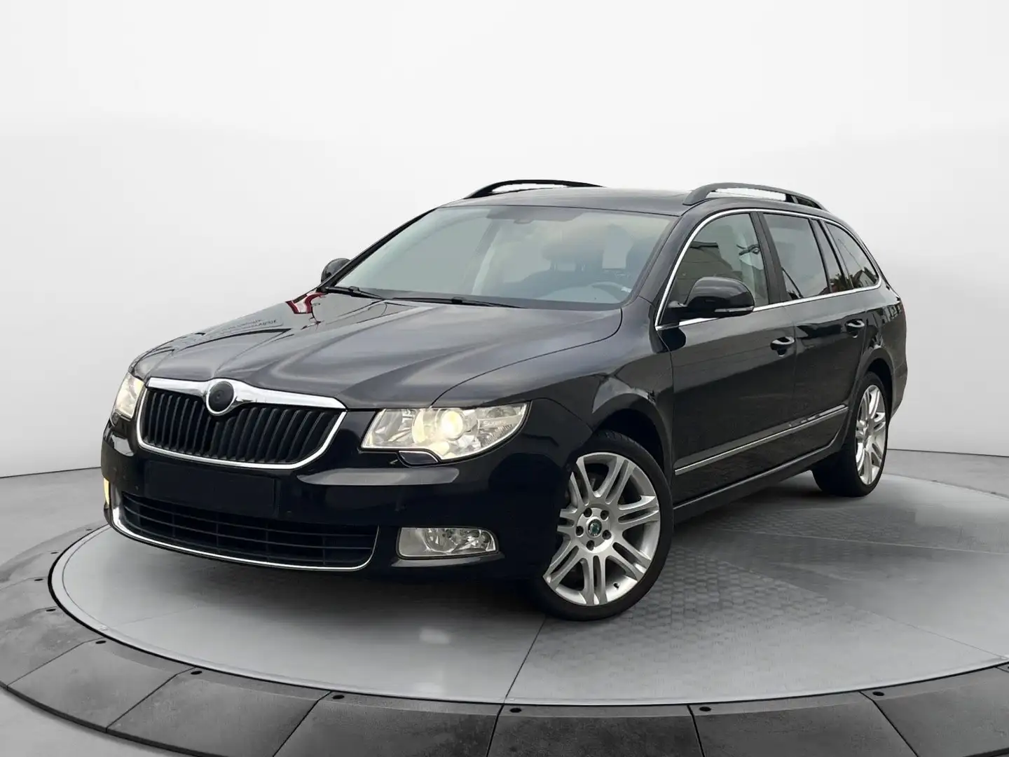 Skoda Superb 3.6 V6 FSI Elegance 4x4 AHK*PANO*NAVI*STH Černá - 1