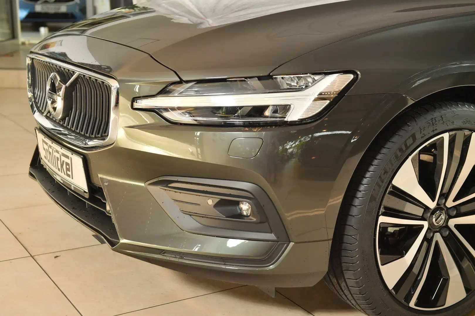 Volvo V60 Momentum Pro Navi Leder 360° Kamera Standhzg Grigio - 2