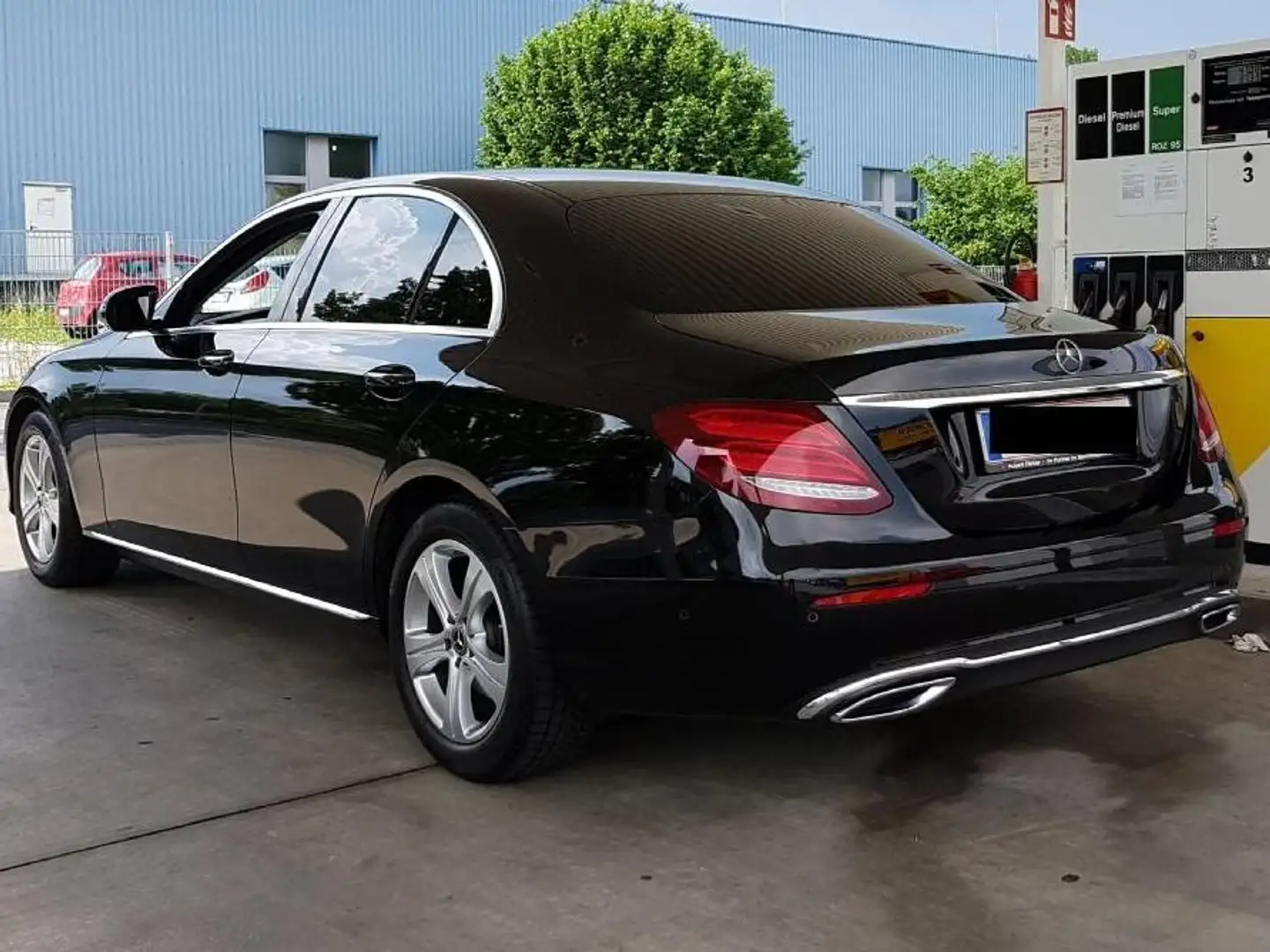 Mercedes-Benz E 220 E 220 d Avantgarde Aut. Avantgarde Schwarz - 2