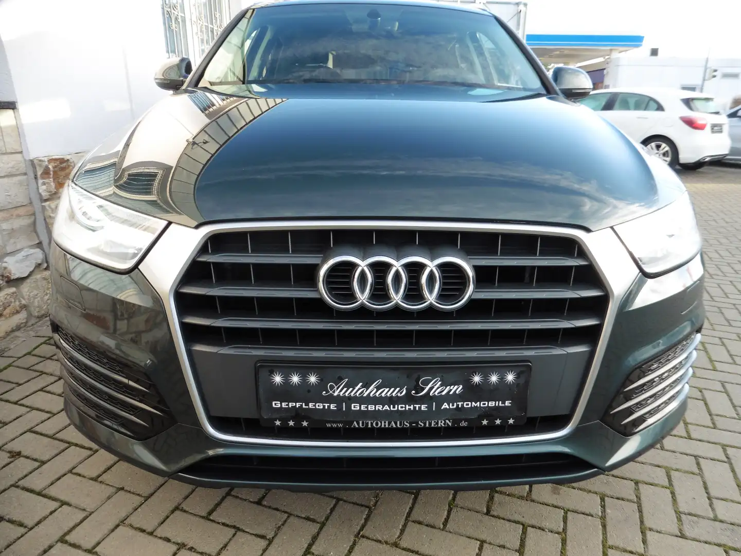 Audi Q3 1,4 sport*XENON*NAVI*PDC*WR*Keyless*Tempomat... Grün - 2