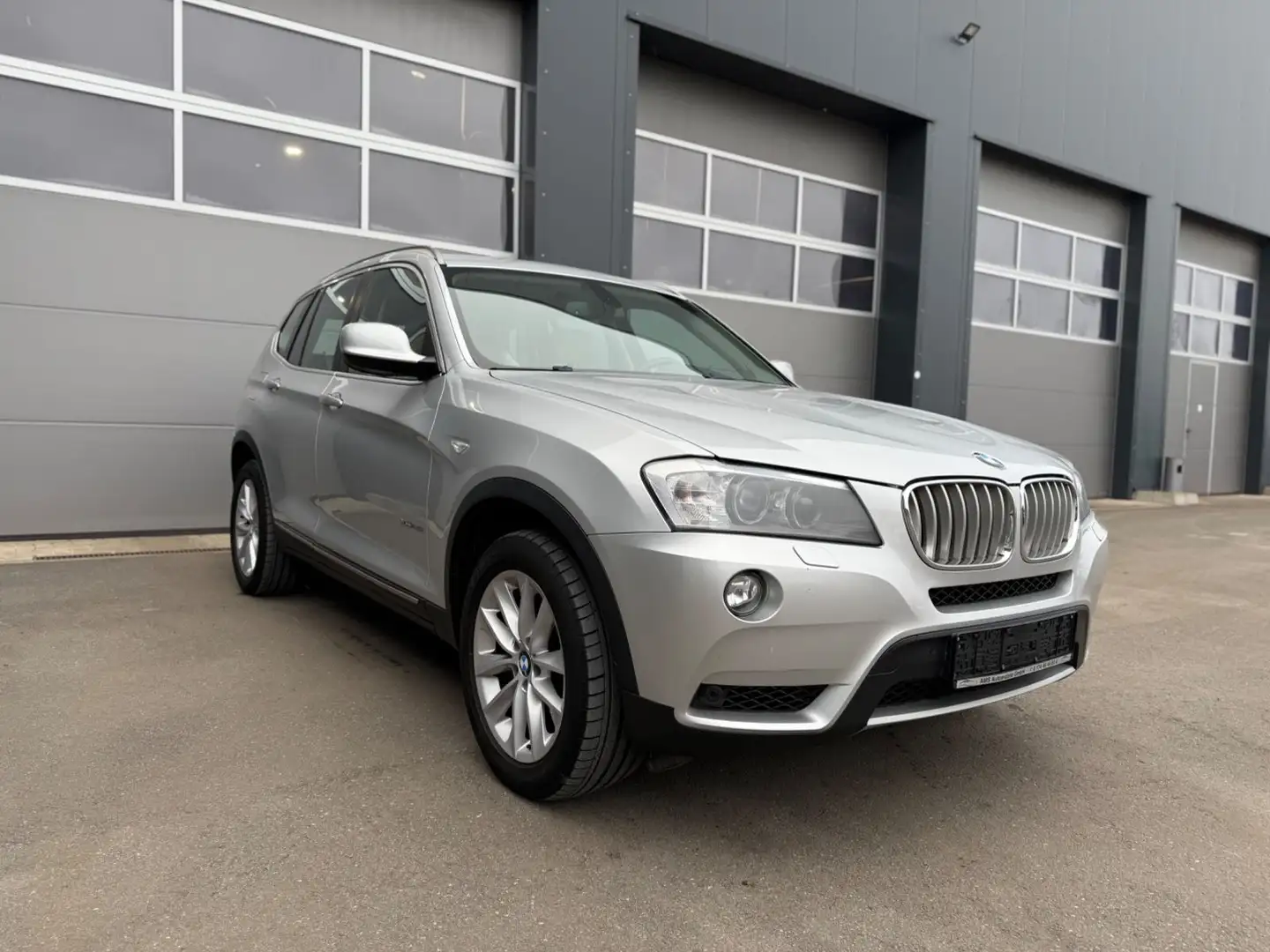 BMW X3 xDrive 35i SportAutomatik,Pano,AHK,2.Hand Silber - 1