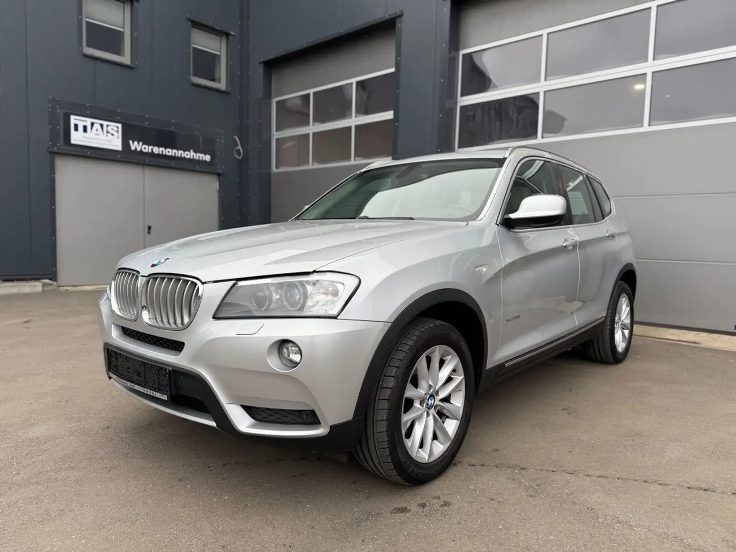 BMW X3 xDrive 35i SportAutomatik,Pano,AHK,2.Hand Silber - 2
