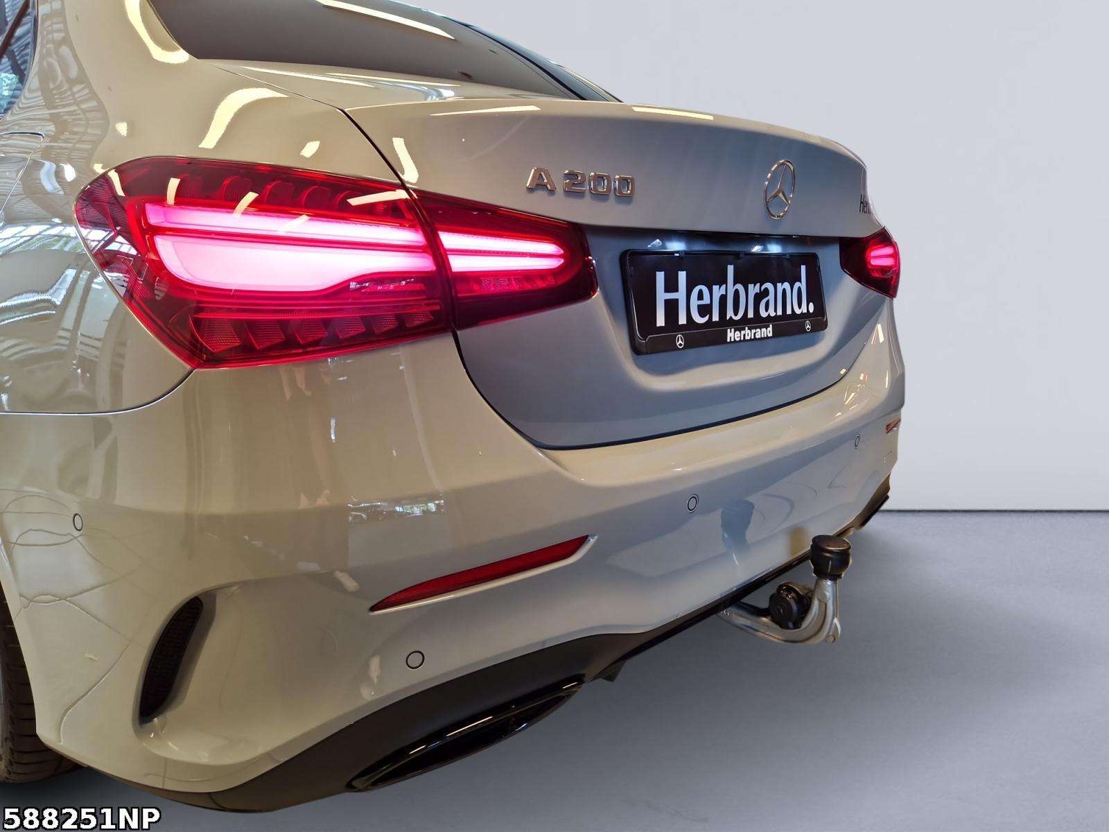 Mercedes-Benz A 200