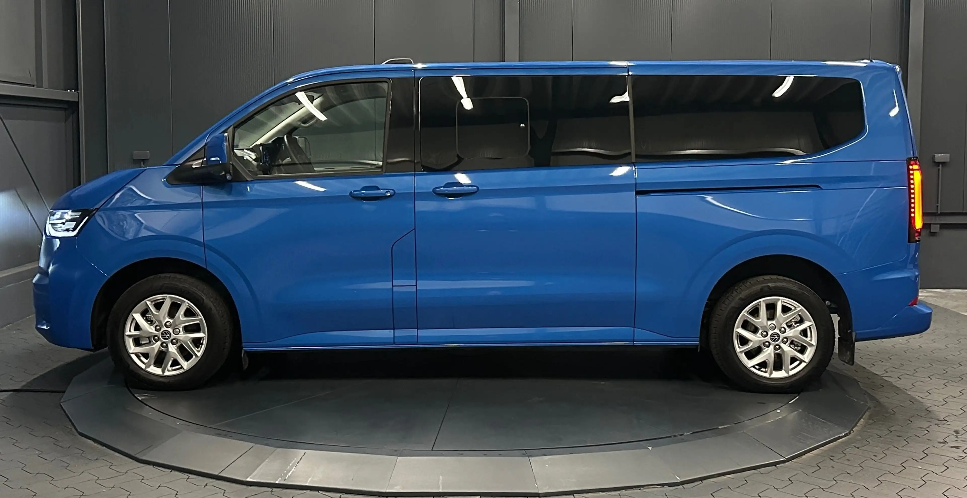 Volkswagen T7 Caravelle e-Caravelle LR Style 210 kW lang*NP:90.930 EUR* — photo 2