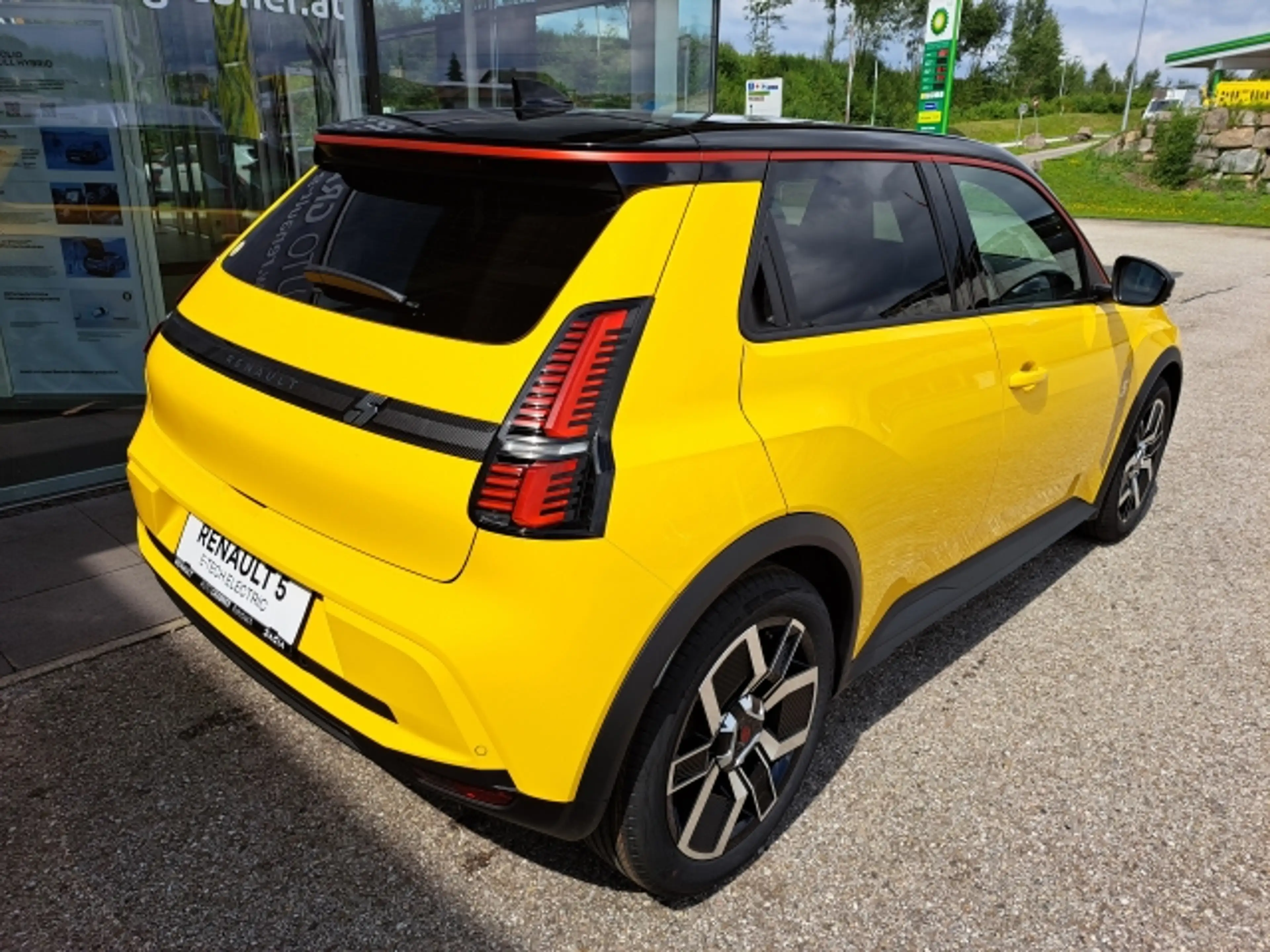Renault R 5 Techno E-Tech 150 PS 52kWh Comfort Range — photo 8