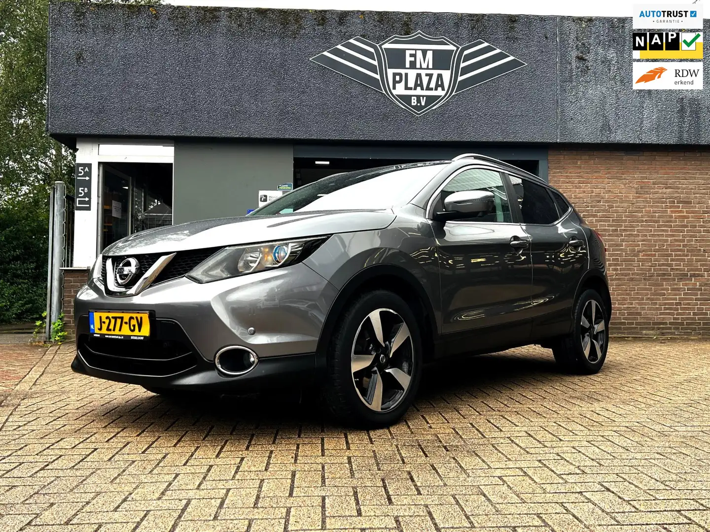 Nissan Qashqai 1.2 Tekna 3d cam_Navi_Pano_lane assist_Nette auto Grau - 1