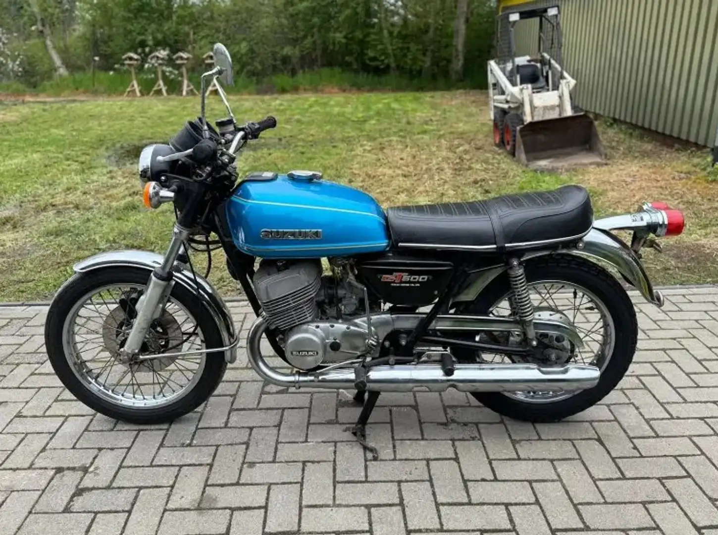 Suzuki GT 500 Blau - 2