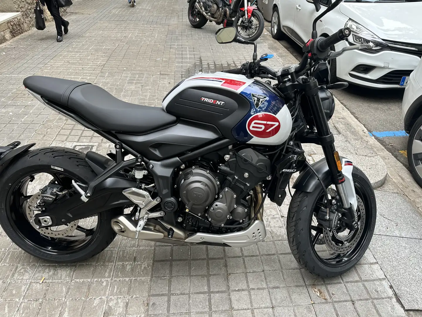 Triumph Trident 660 edicion limitado 67 tribute , quick shift Bleu - 1