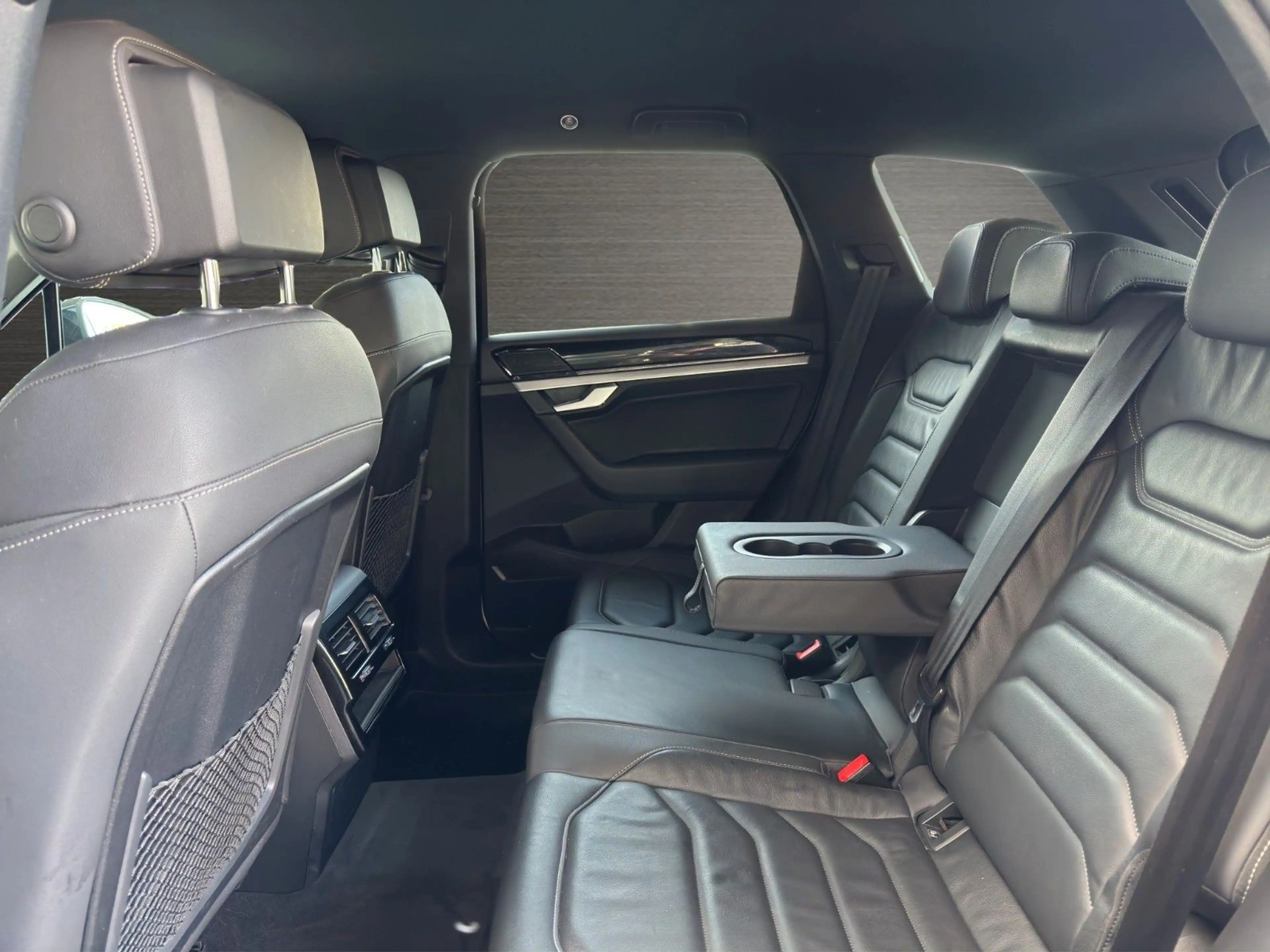 Volkswagen Touareg 3.0 TDI R-Line 4M LED Leder Kamera Luft. — photo 13
