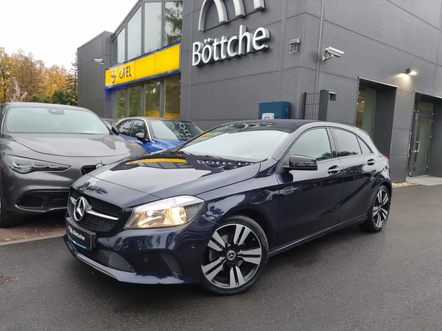 Mercedes-Benz A 200 BlueEfficiency Navi/SHZ/PDC/Kamera/Klima-AT Blau - 1