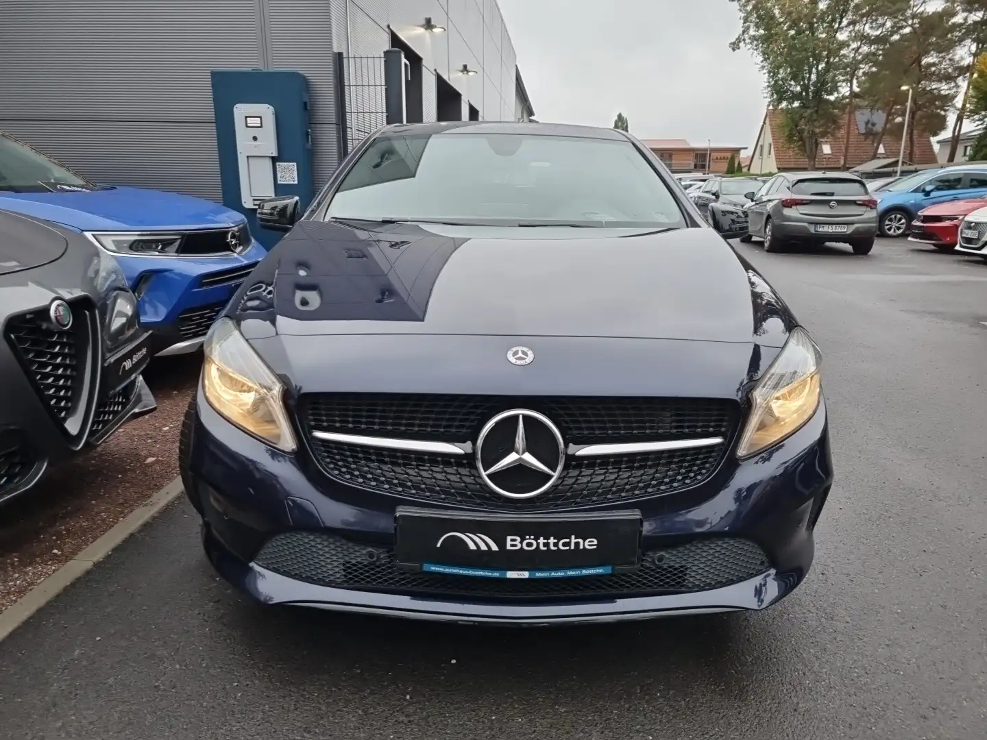 Mercedes-Benz A 200 BlueEfficiency Navi/SHZ/PDC/Kamera/Klima-AT Blau - 2