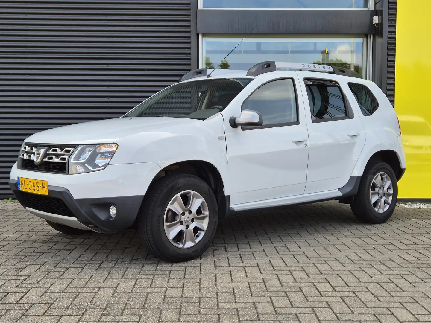 Dacia Duster TCe 125 4x2 10th Anniversary Trekhaak, Navigatie, Wit - 2
