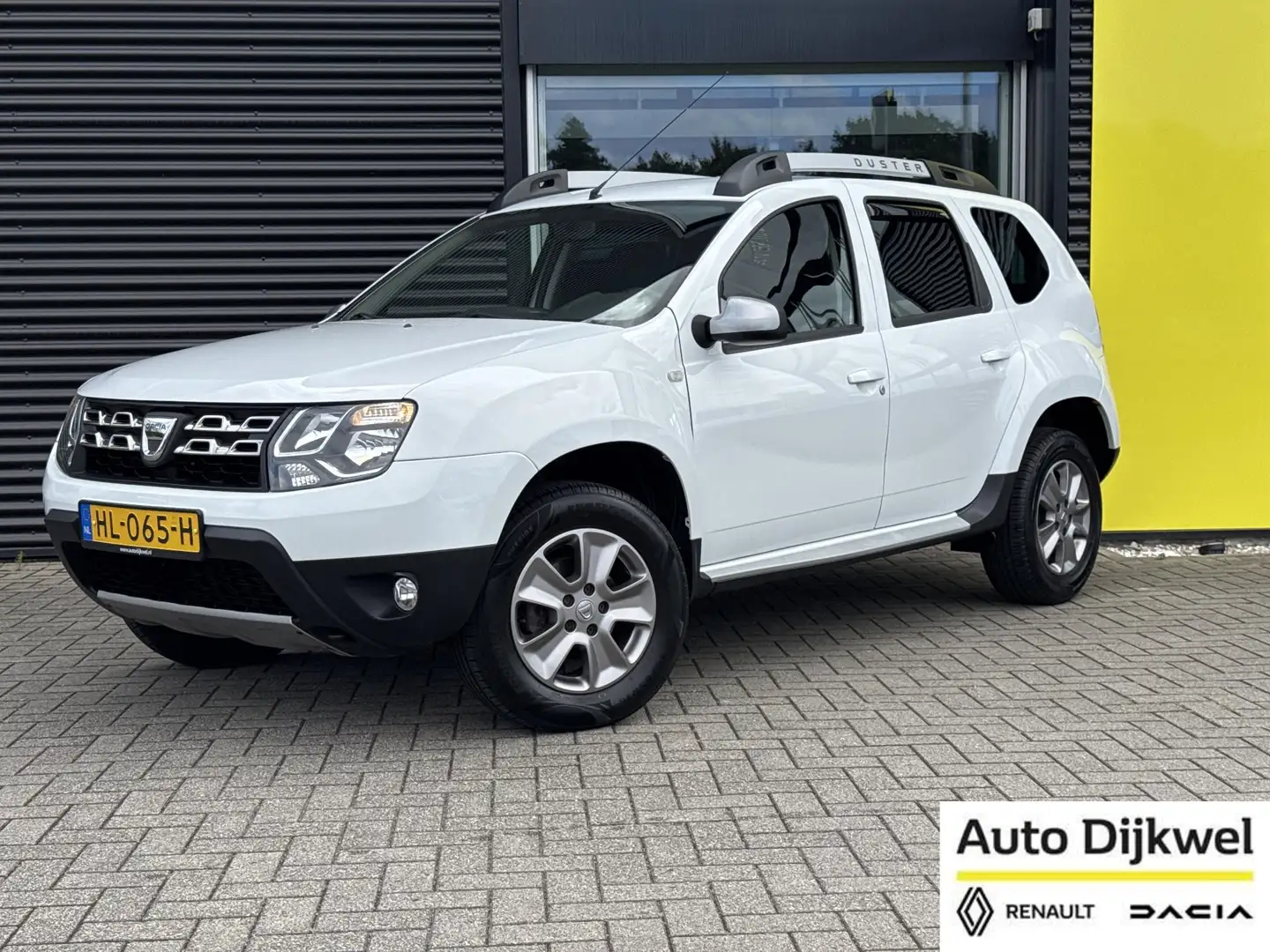 Dacia Duster TCe 125 4x2 10th Anniversary Trekhaak, Navigatie, Wit - 1