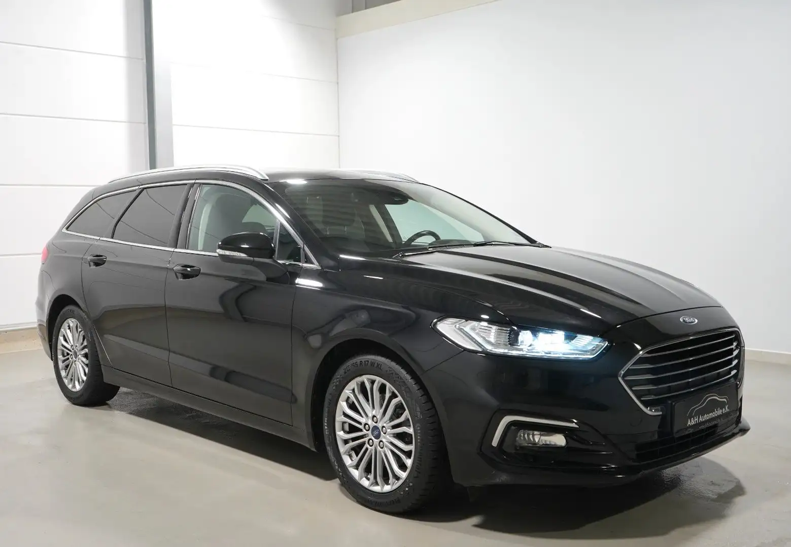 Ford Mondeo Turnier2.0 EcoBlue Titanium*AHK*PANO*KAM* Schwarz - 1