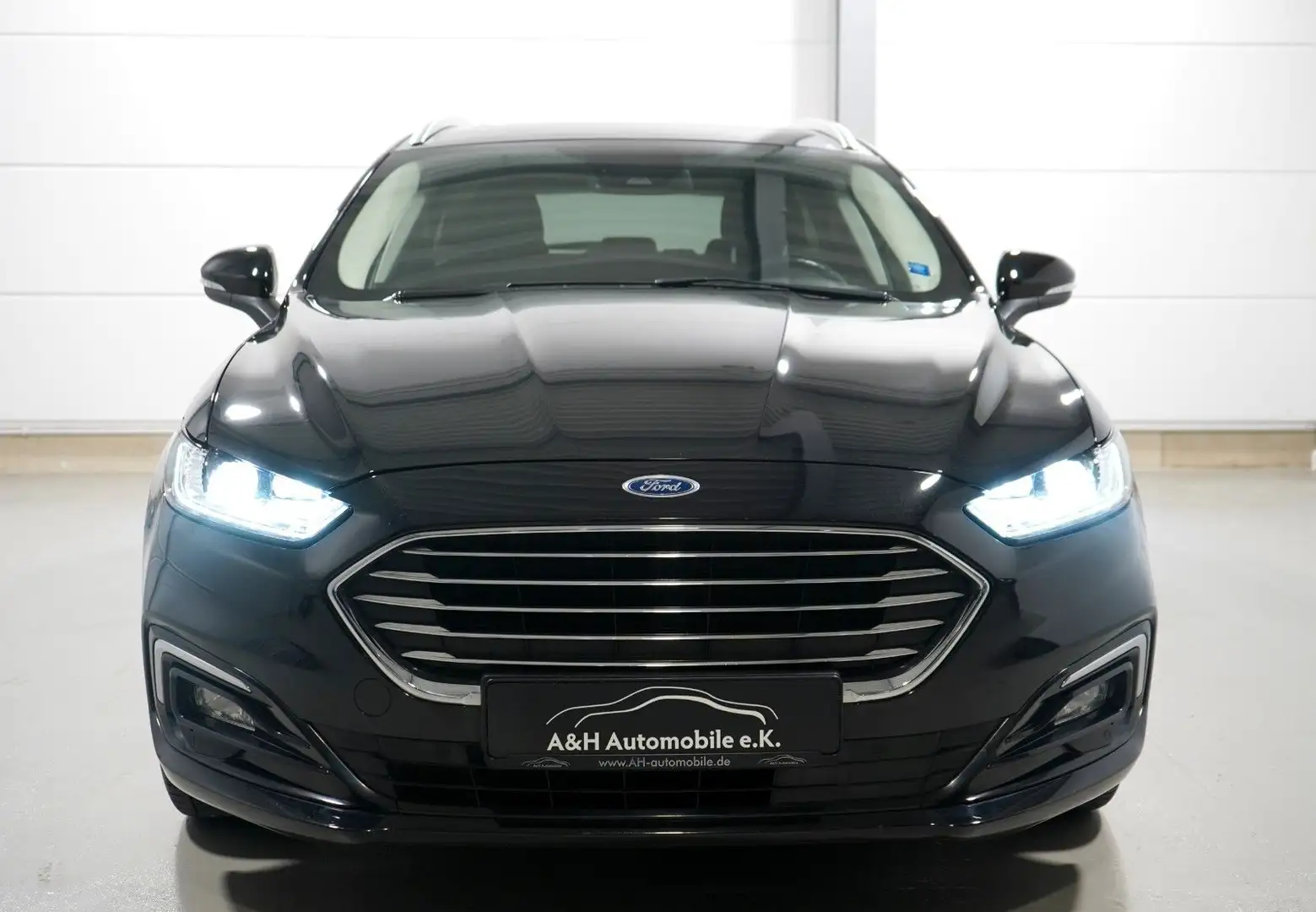 Ford Mondeo Turnier2.0 EcoBlue Titanium*AHK*PANO*KAM* Schwarz - 2