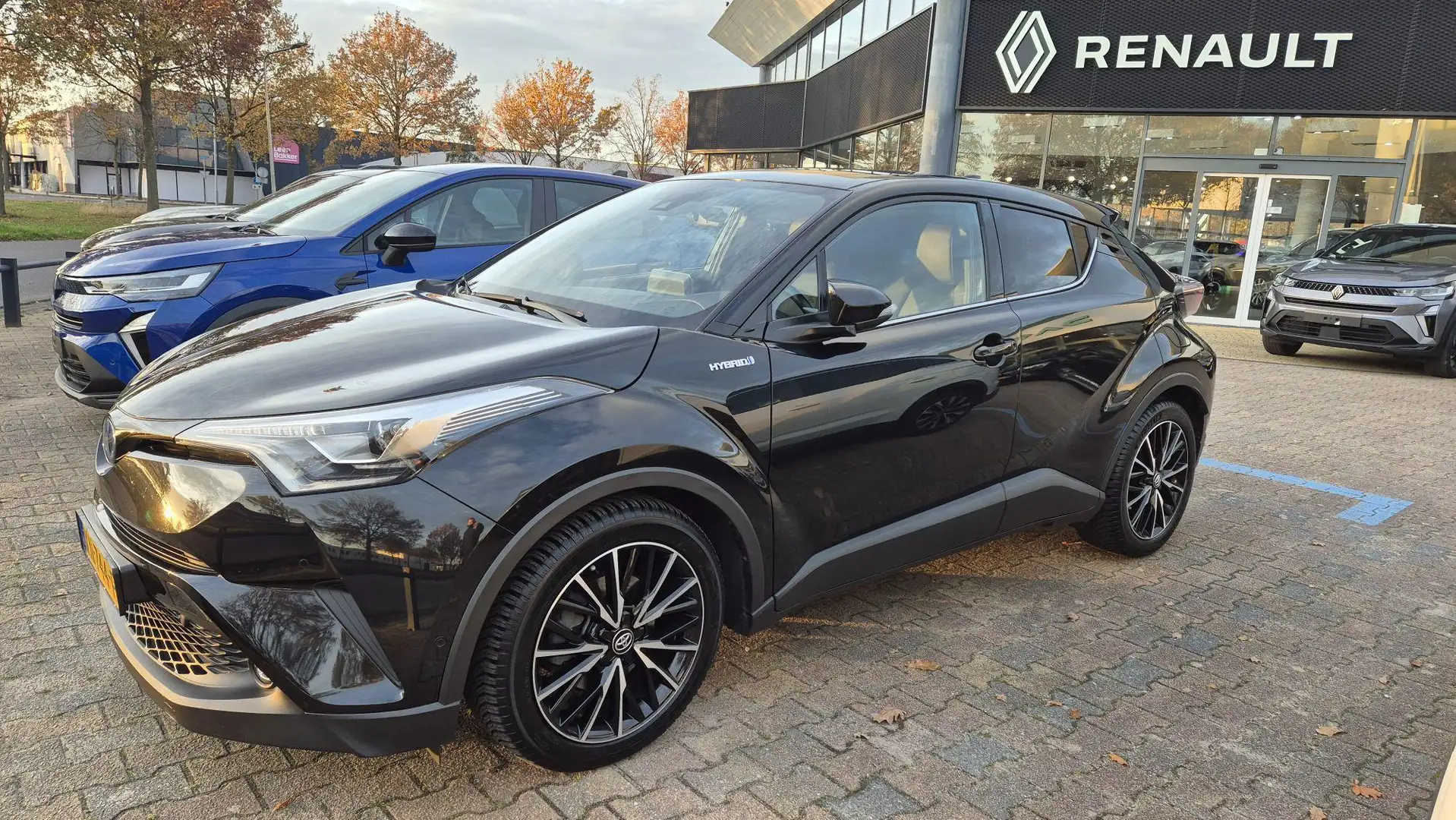 Toyota C-HR 1.8 Hybrid Executive | Trekhaak | Adapt. Cruise | Zwart - 2