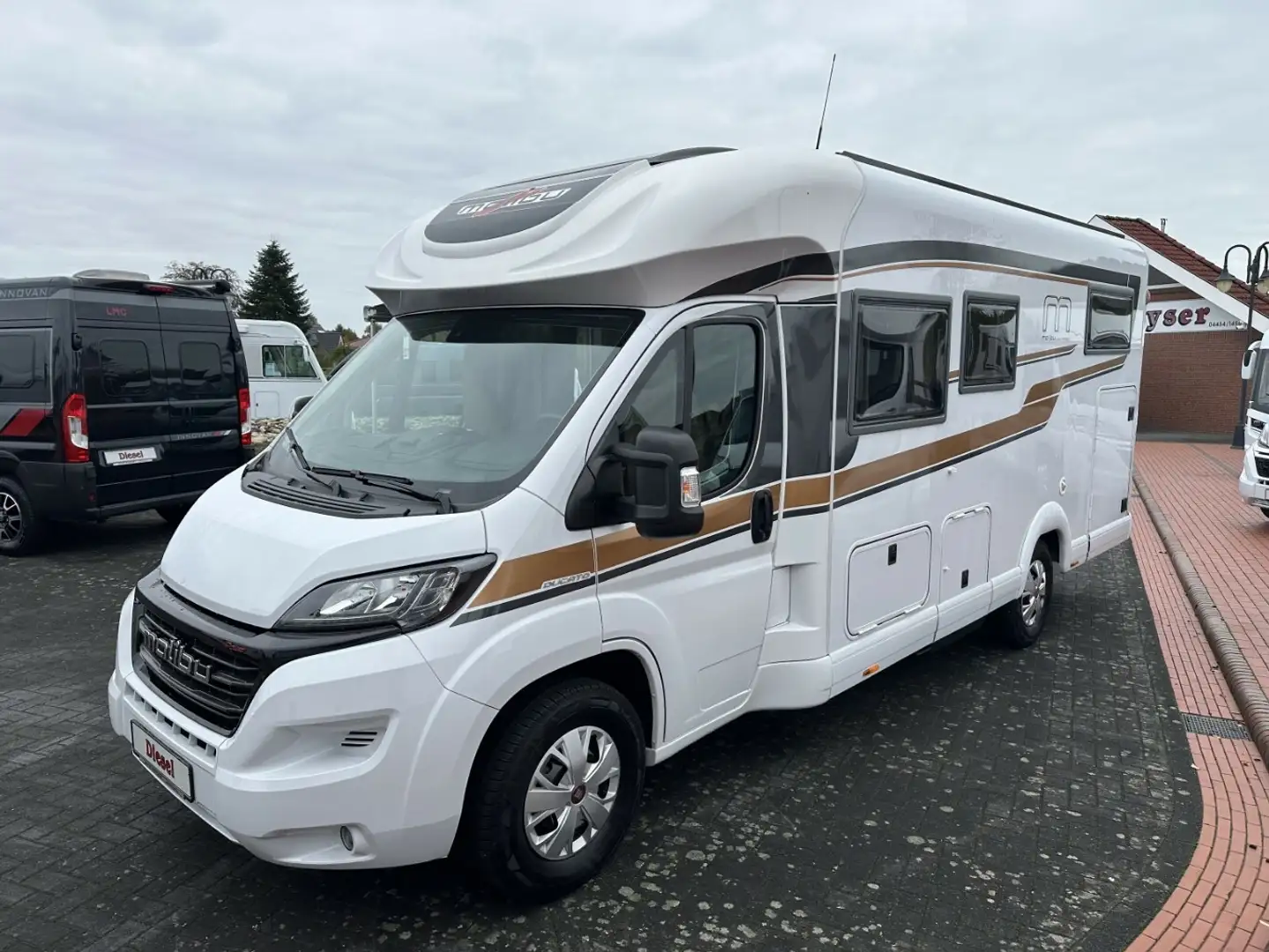 Malibu Carthago T440 LE MEGA-DEAL +Einzelbett+Hubbett+AHK Wit - 2