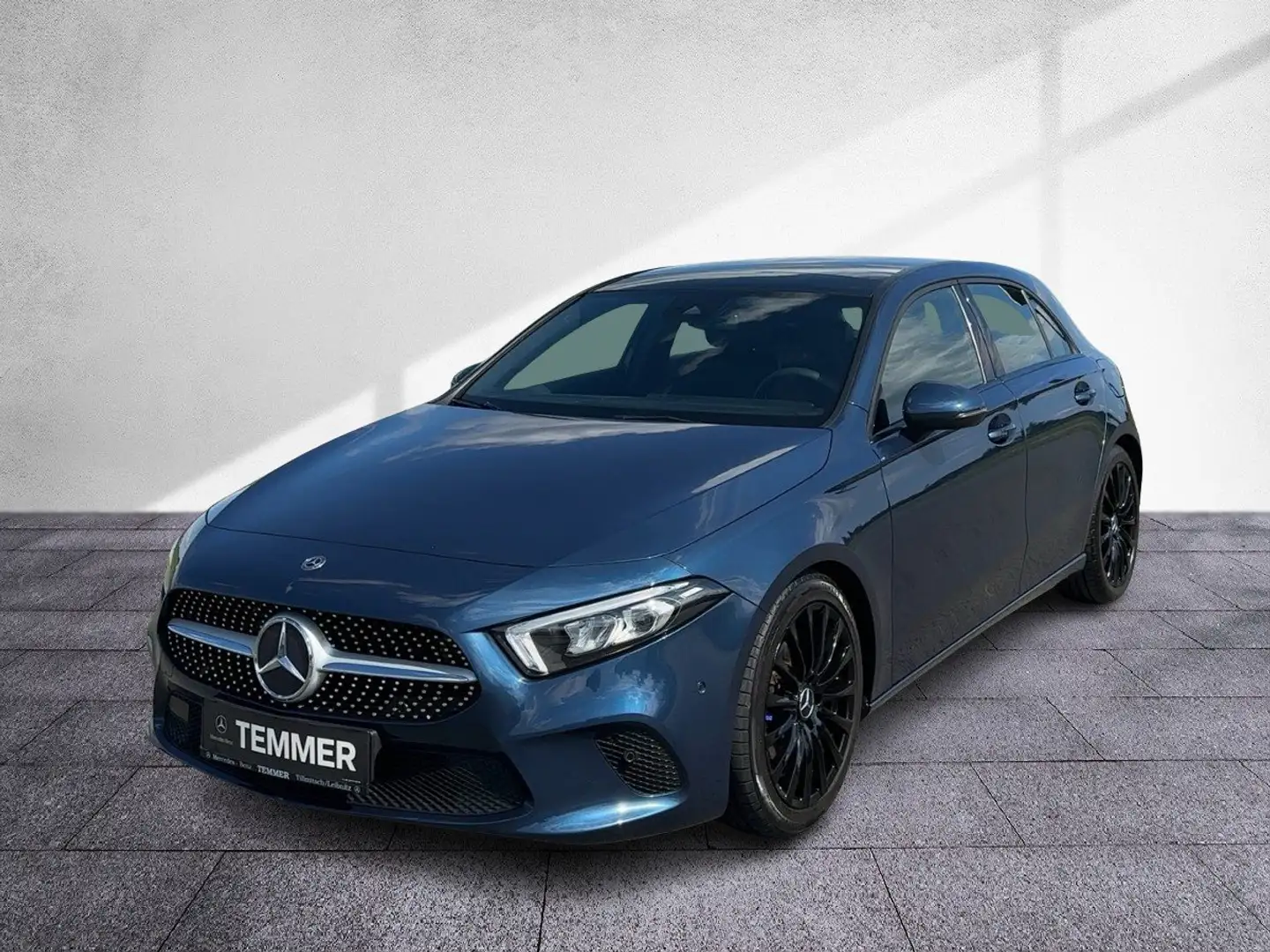 Mercedes-Benz A 180 d Style Aut PANO LED RKam Navi Shz Blau - 2