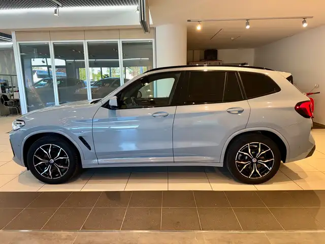 BMW X3 view 4