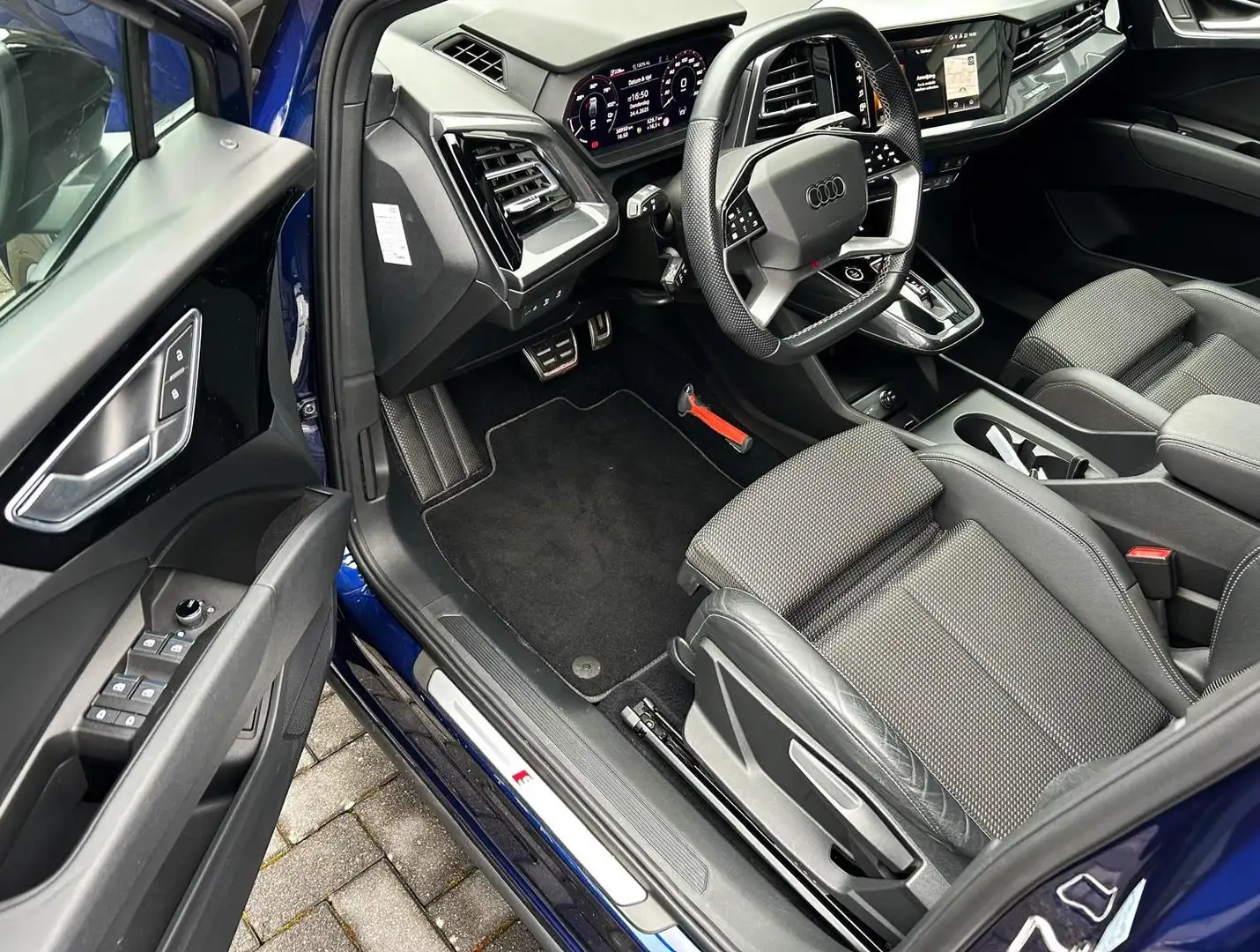 Audi Q4 e-tron 35 Launch Ed. S Competition 55 kWh - 2x S-Line Bleu - 2