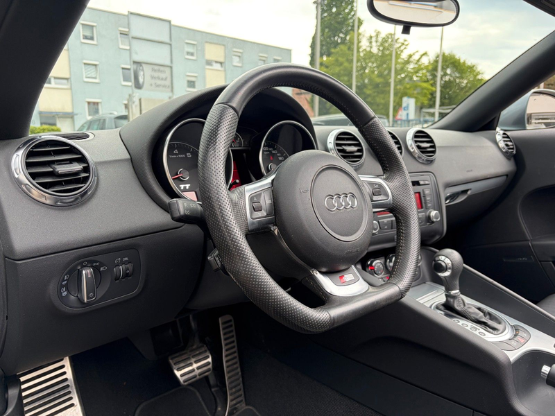 Audi TT Coupe/Roadster 2.0 TFSI Roadster*S-LINE* — photo 15
