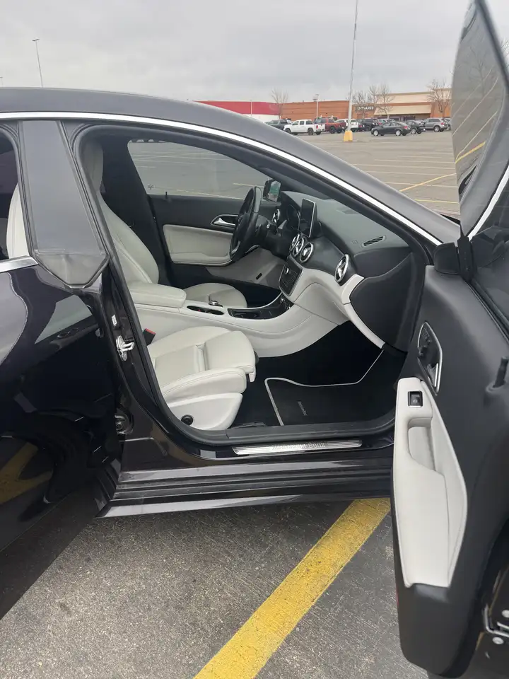 Mercedes-Benz CLA снимка Mercedes-Benz CLA