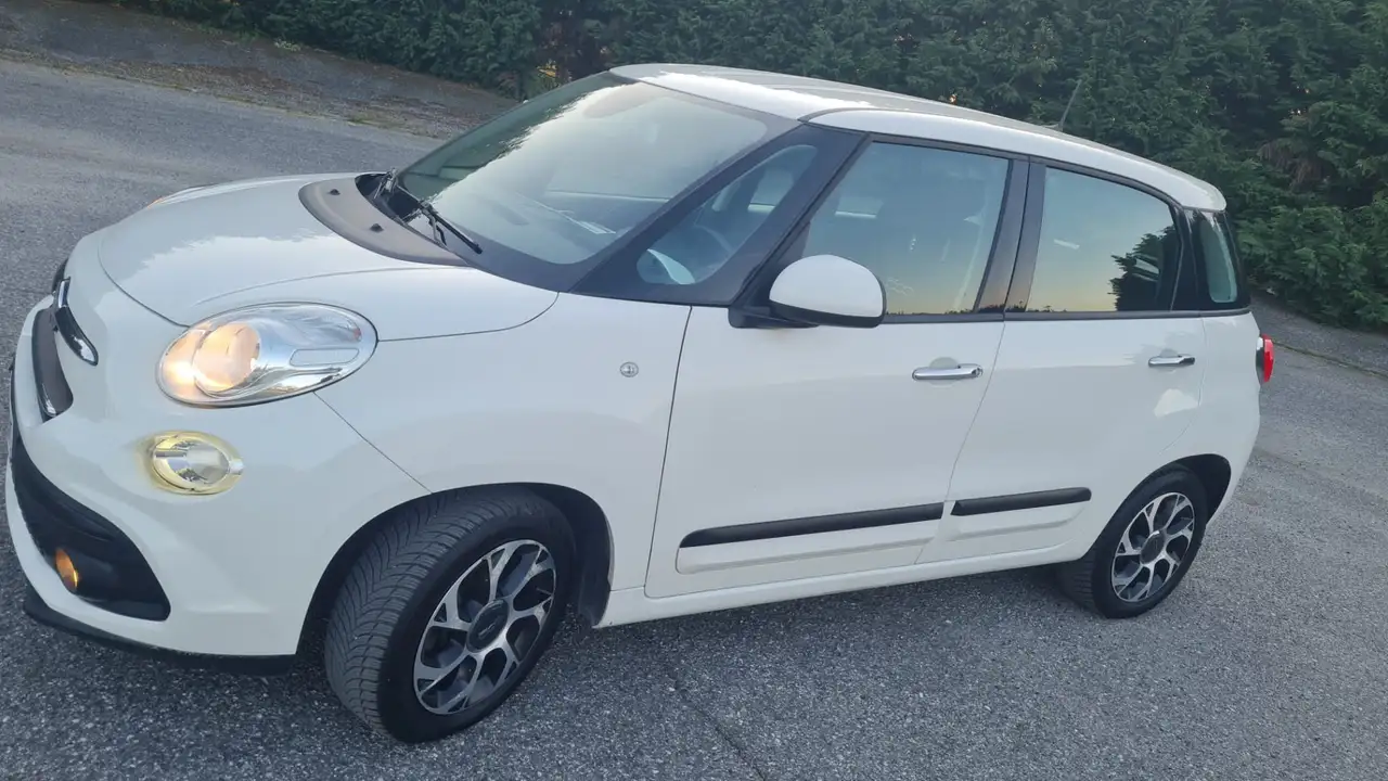 Fiat 500L Wagon 1.3 mjt Lounge 95cv — photo 1 of 12