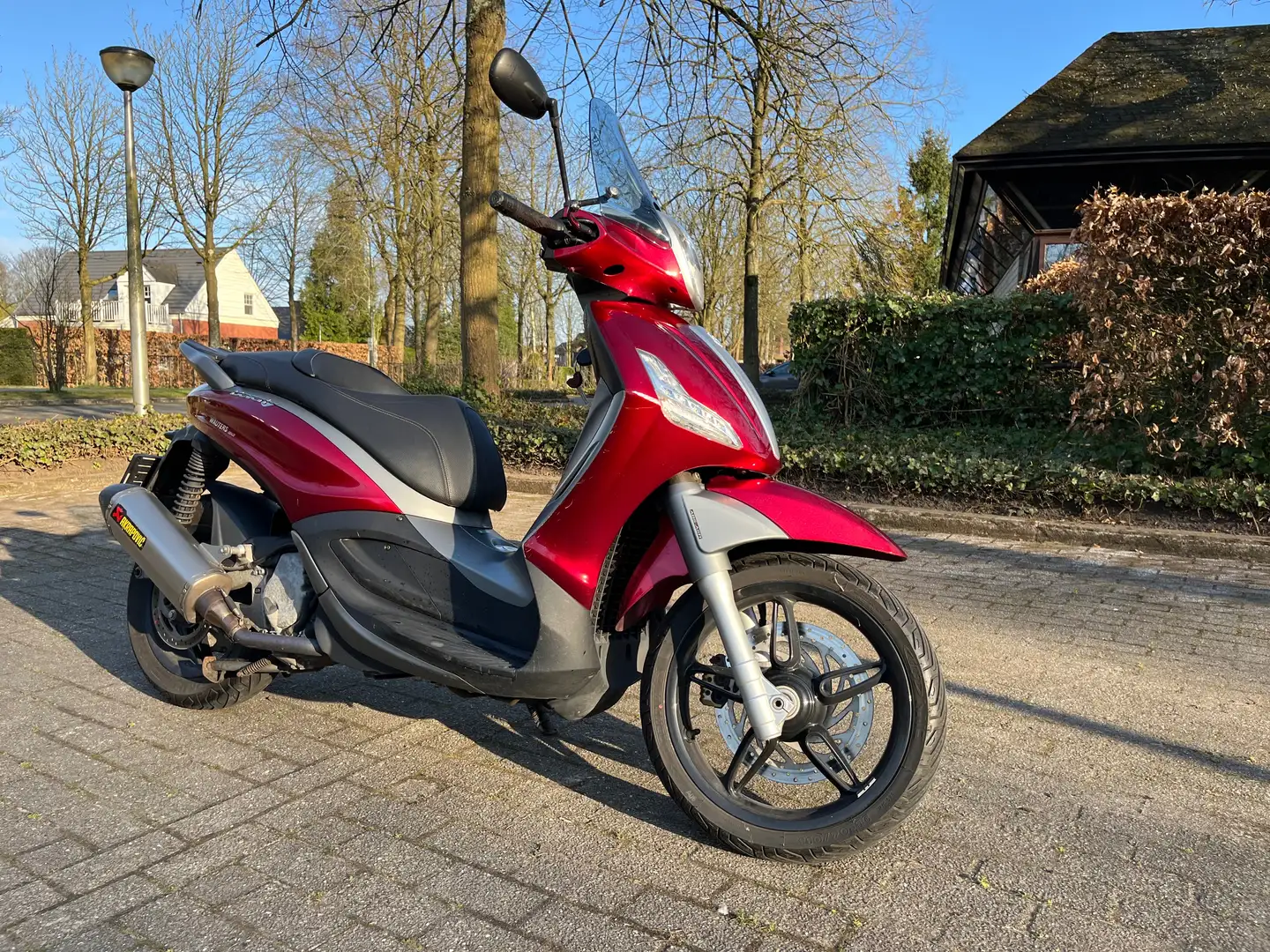 Piaggio Beverly 350 Sport Touring ABS-ASR Akrapovic uitlaat Rojo - 2