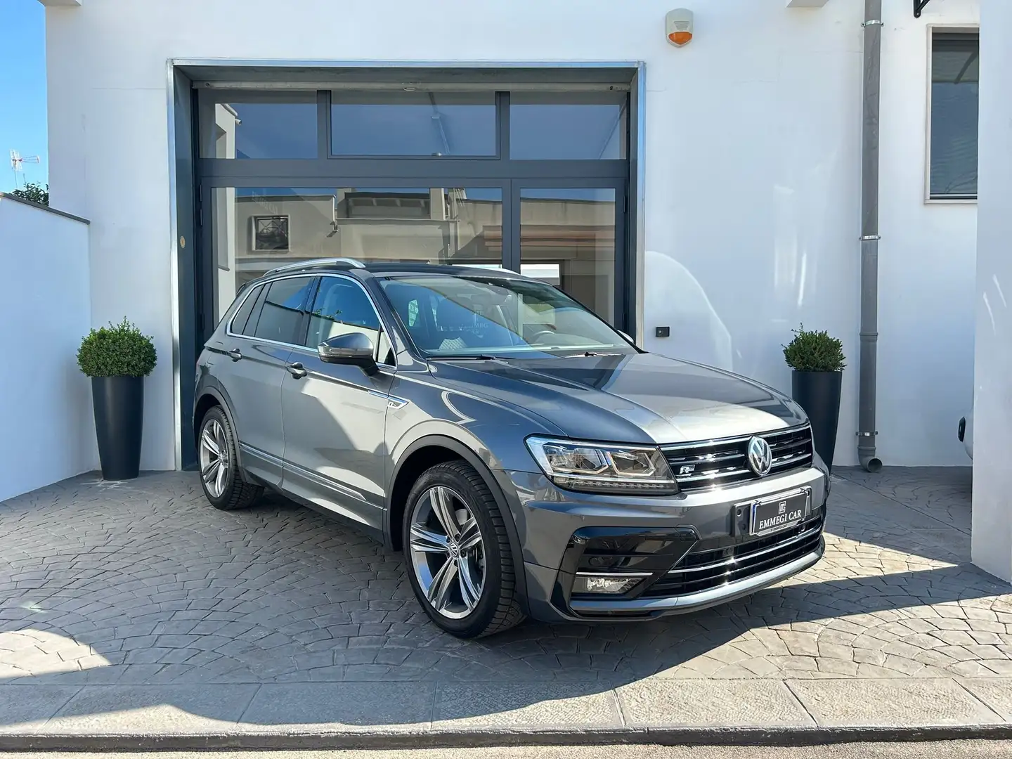 Volkswagen Tiguan 2.0 TDI 150Cv R-LINE DSG-2020 Gris - 1