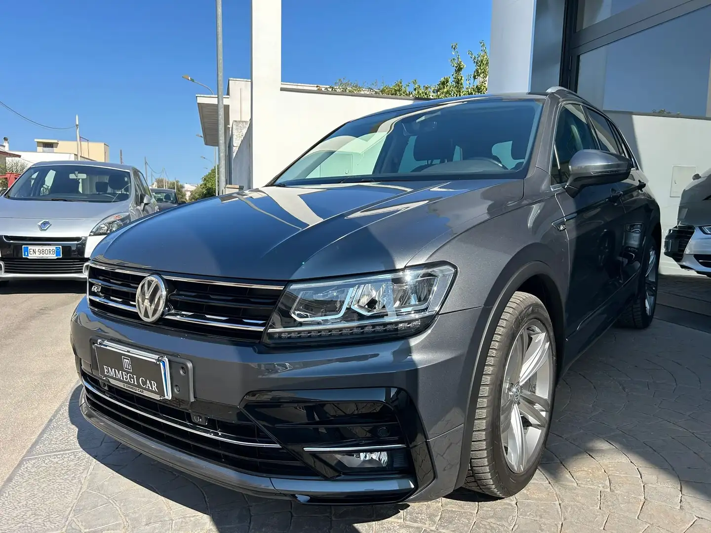 Volkswagen Tiguan 2.0 TDI 150Cv R-LINE DSG-2020 Gris - 2