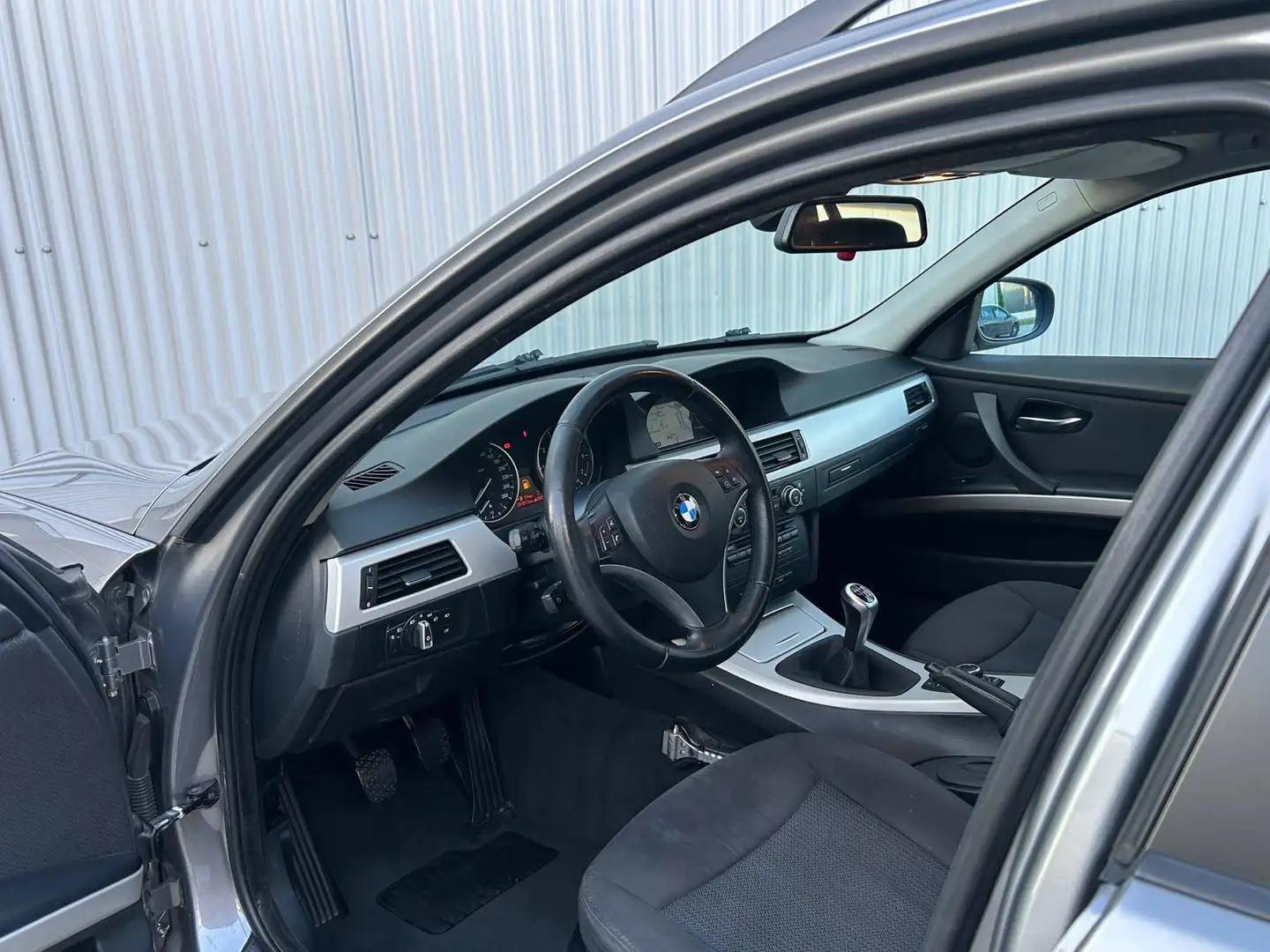 BMW 318 318i Touring Gris - 2
