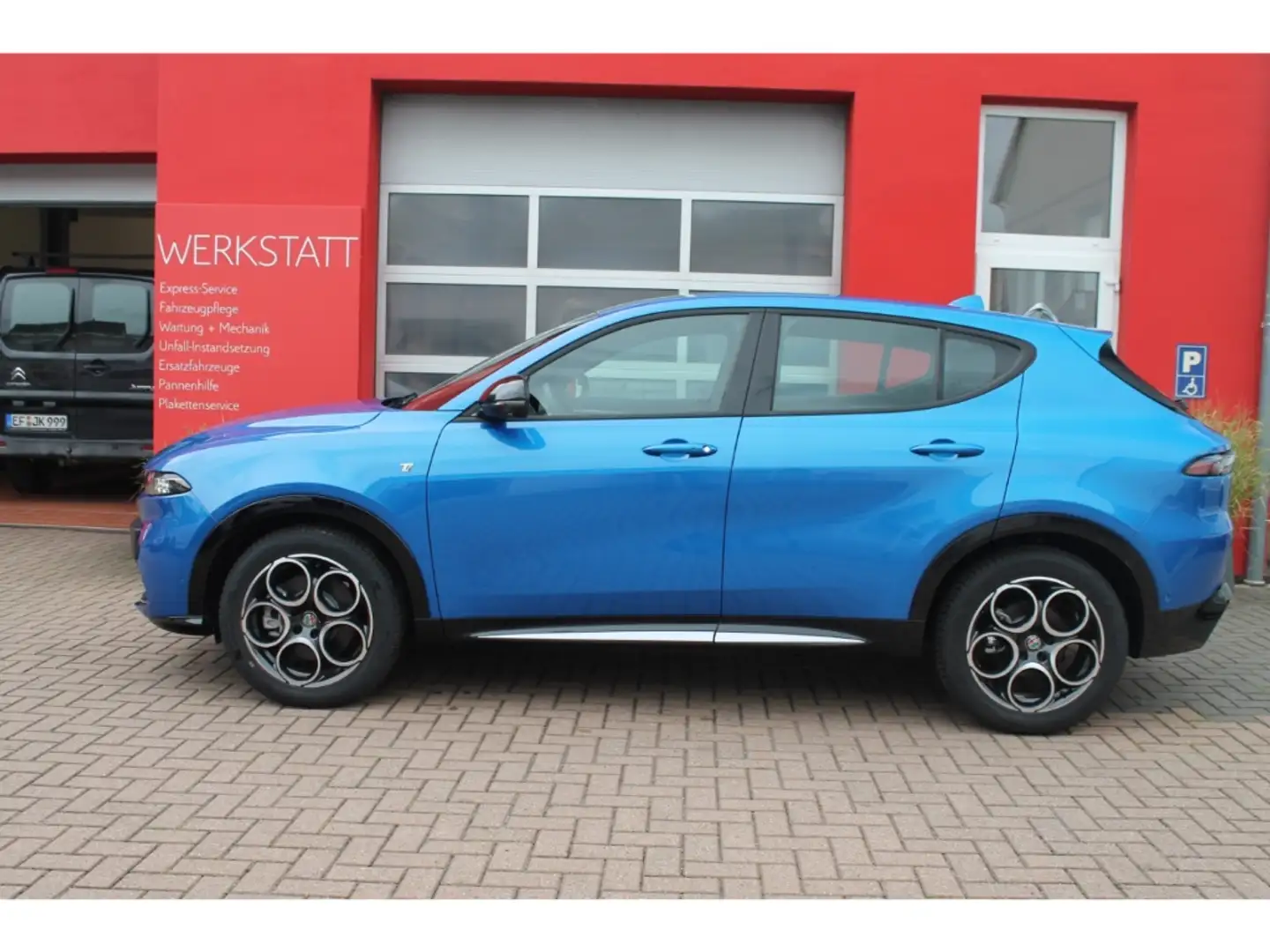 Alfa Romeo Tonale Ti MHEV160 360Cam Navi Shz Slftg HarmanK Ambi Blau - 2