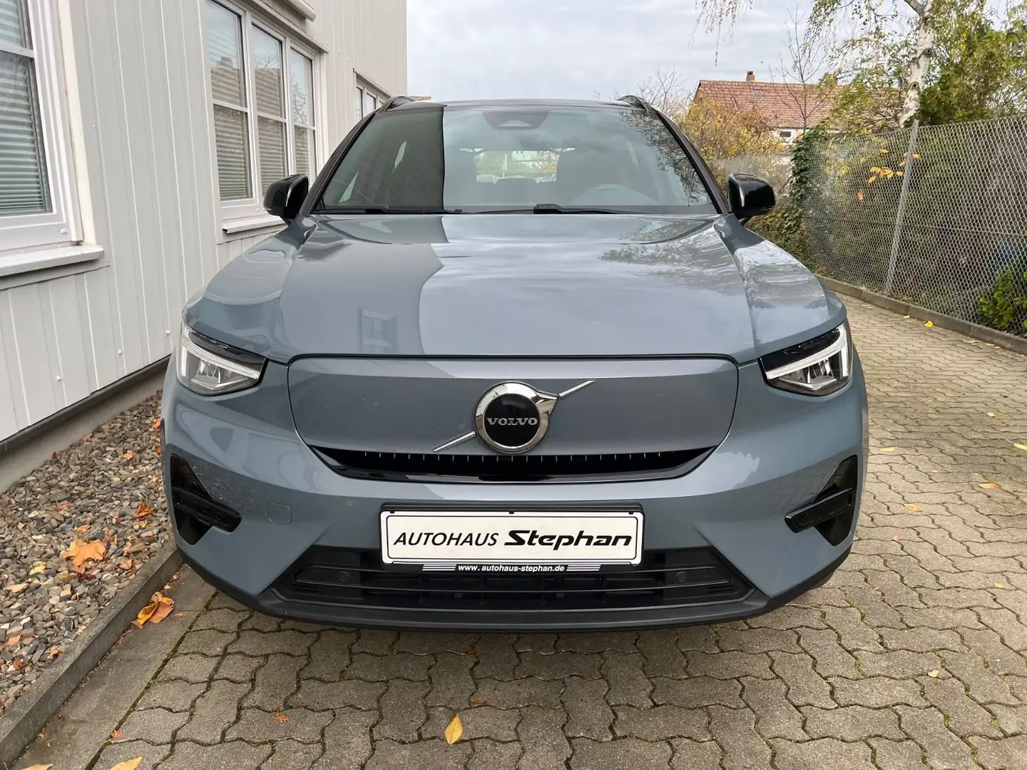 Volvo XC40 Recharge Single Motor Core AHK GARANTIE Grau - 2