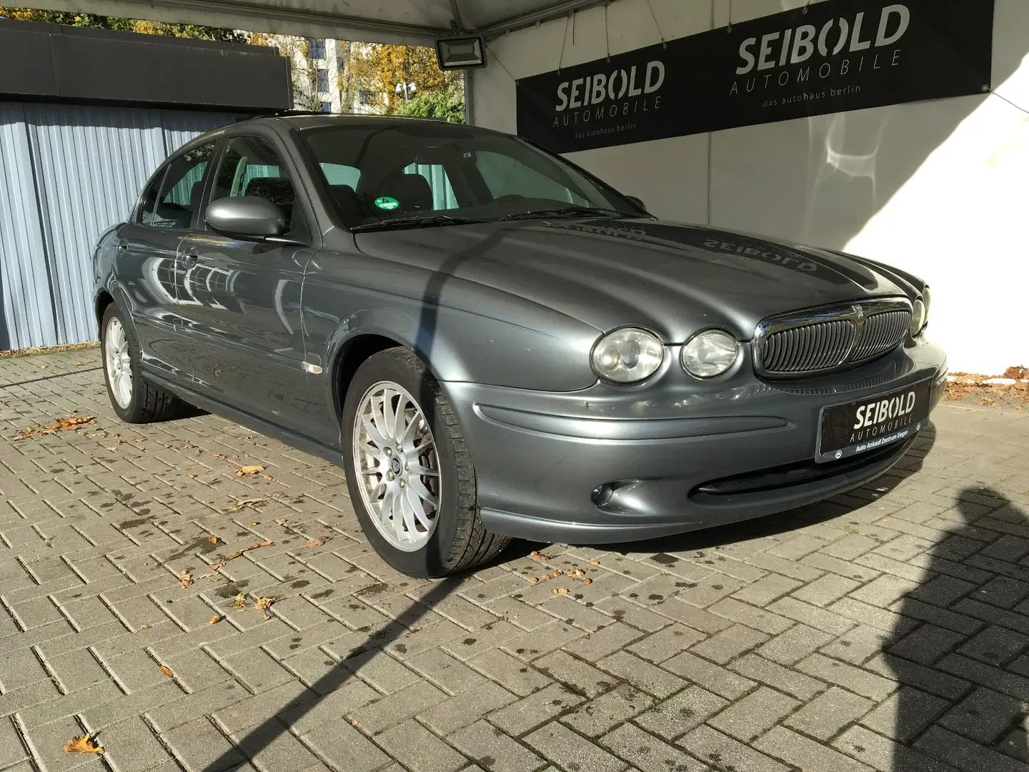 Jaguar X-Type 2.5 V6 4x4 Autom/Leder/Klimatr/TÜV 06/27 Grijs - 2