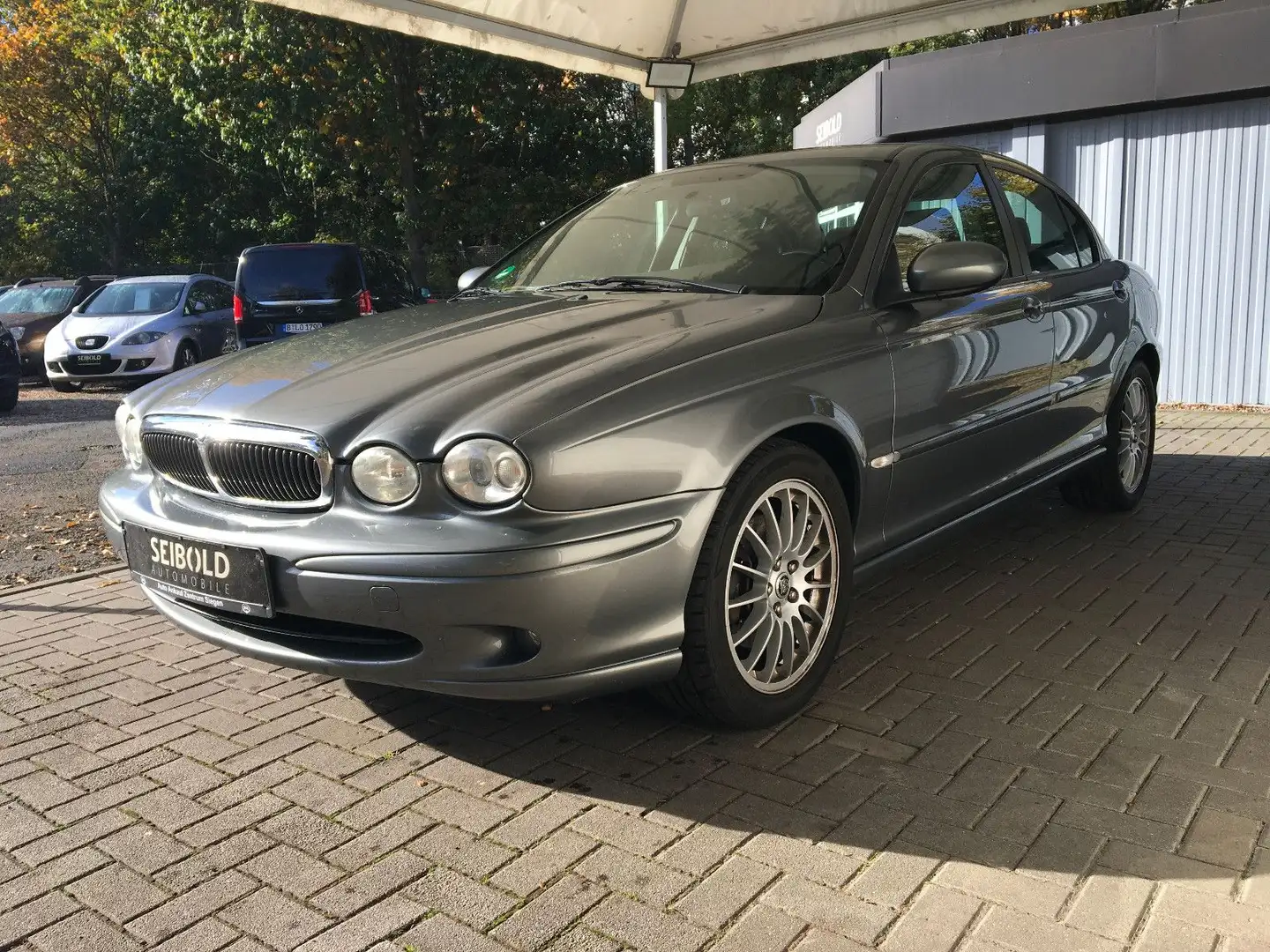 Jaguar X-Type 2.5 V6 4x4 Autom/Leder/Klimatr/TÜV 06/27 Grijs - 1