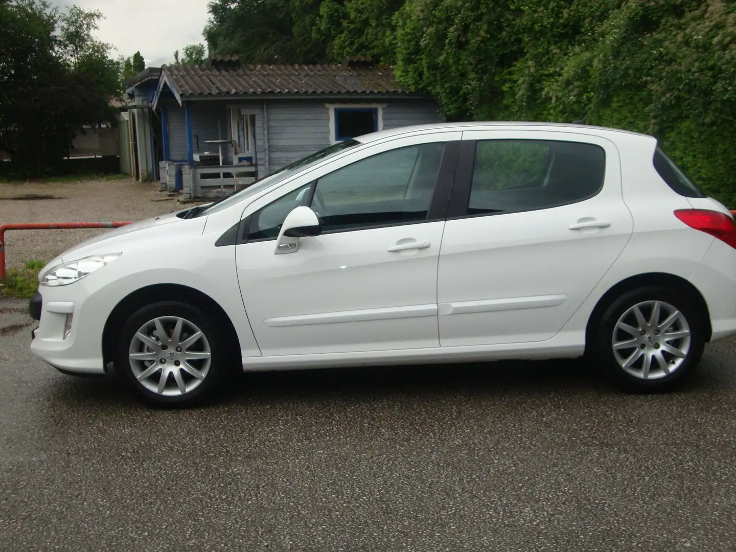 Peugeot 308 308 1,4 VTi Husky Weiß - 2