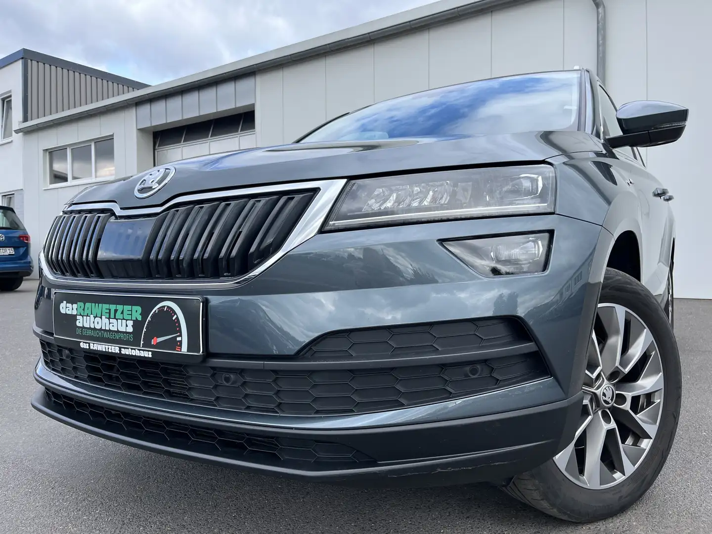 Skoda Karoq 2.0 TDI Clever 156€ m. 20% Anzahlung AHK DAB Nav Grau - 1