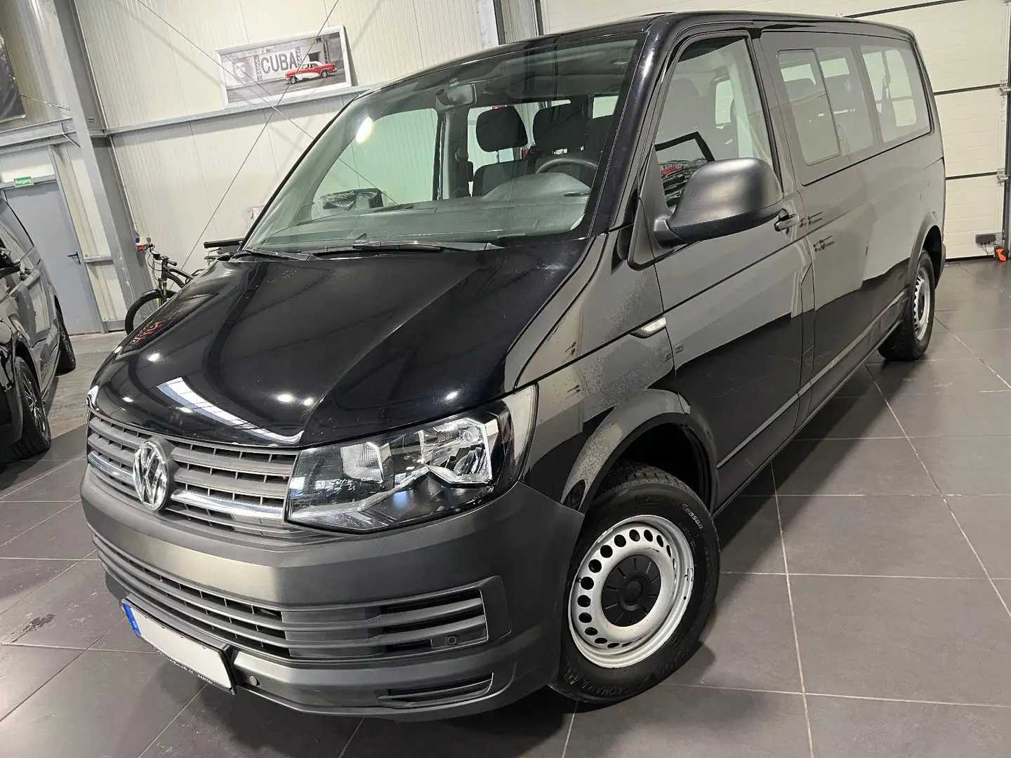 Volkswagen T6 Transporter T6 2.0 TDi lang Automatik *9-Sitze*Navi*AHK*PDC* Negro - 1