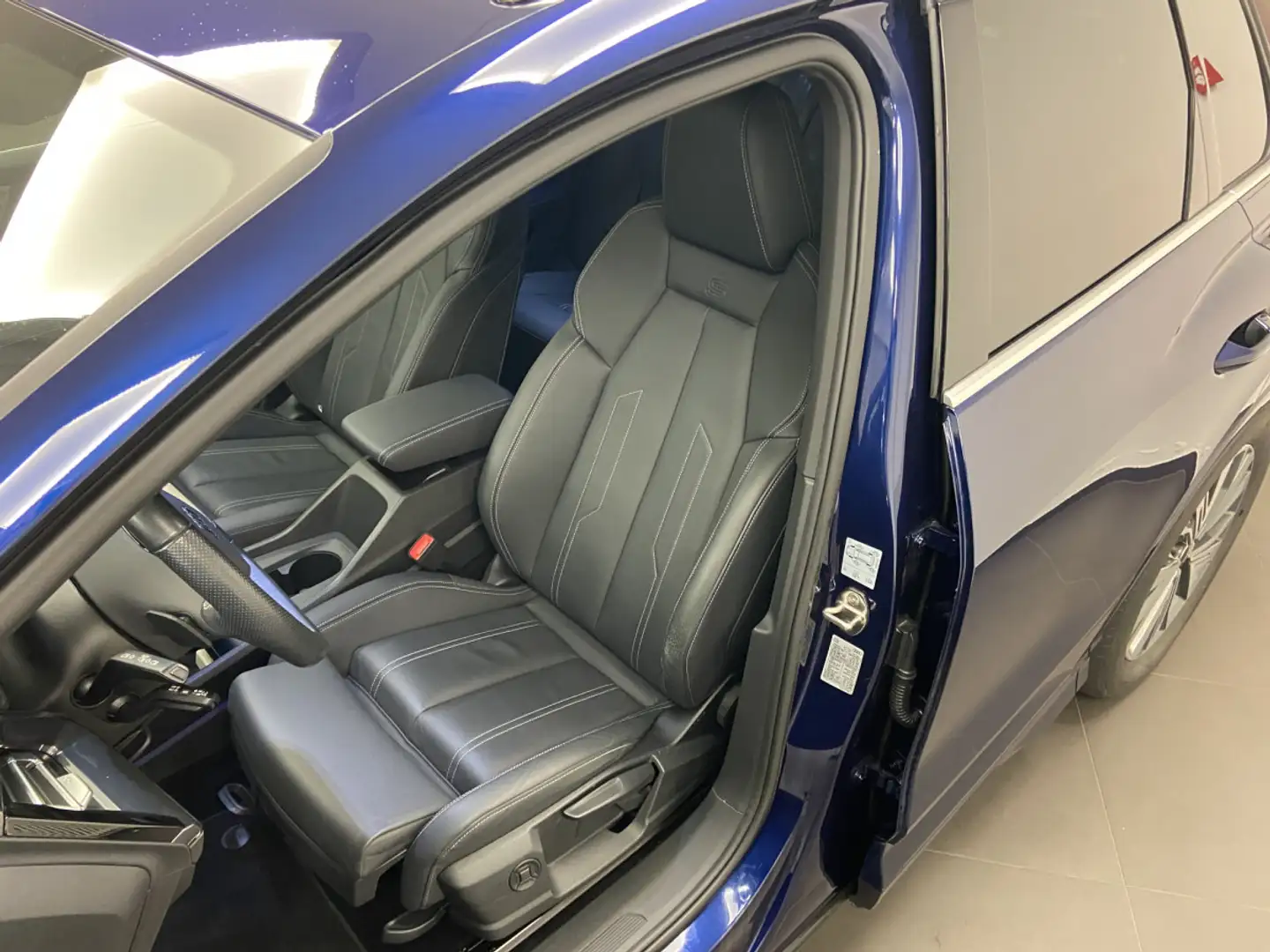 Audi Q4 e-tron 40 S line 204 CV / 150 kW Bleu - 2