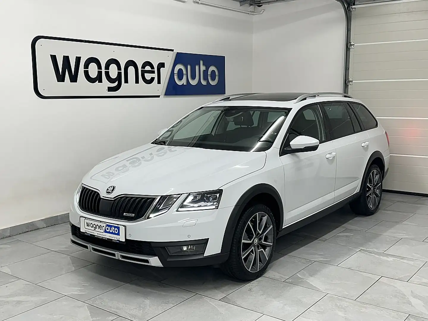 Skoda Octavia Scout 2,0 TDI 4x4 DSG LED/ACC/RFK/AHK/Panorama/... Wit - 2