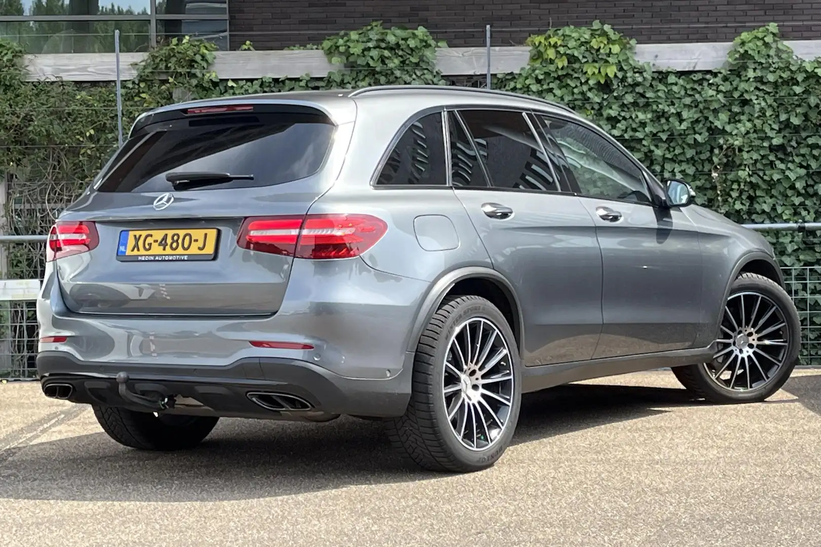 Mercedes-Benz GLC 43 AMG GLC Automaat 4MATIC | Nightpakket | Panoramadak | Grijs - 2