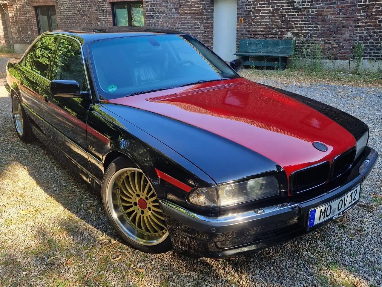 BMW 750i, foto 1