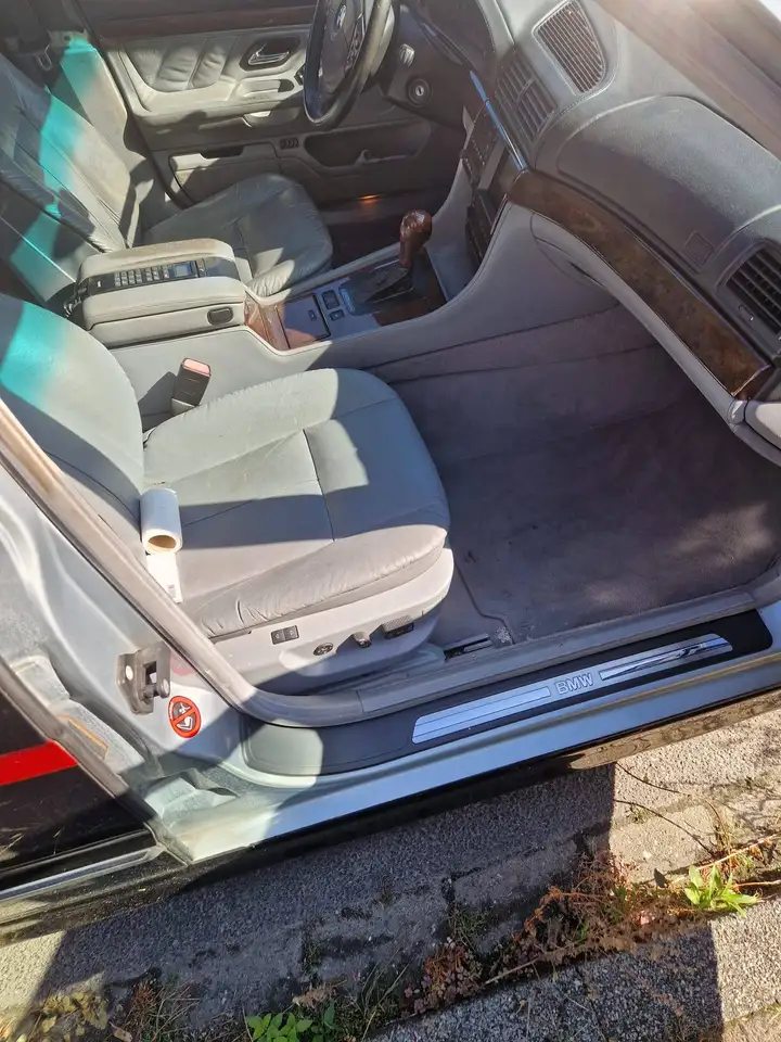 BMW 750i, foto 12